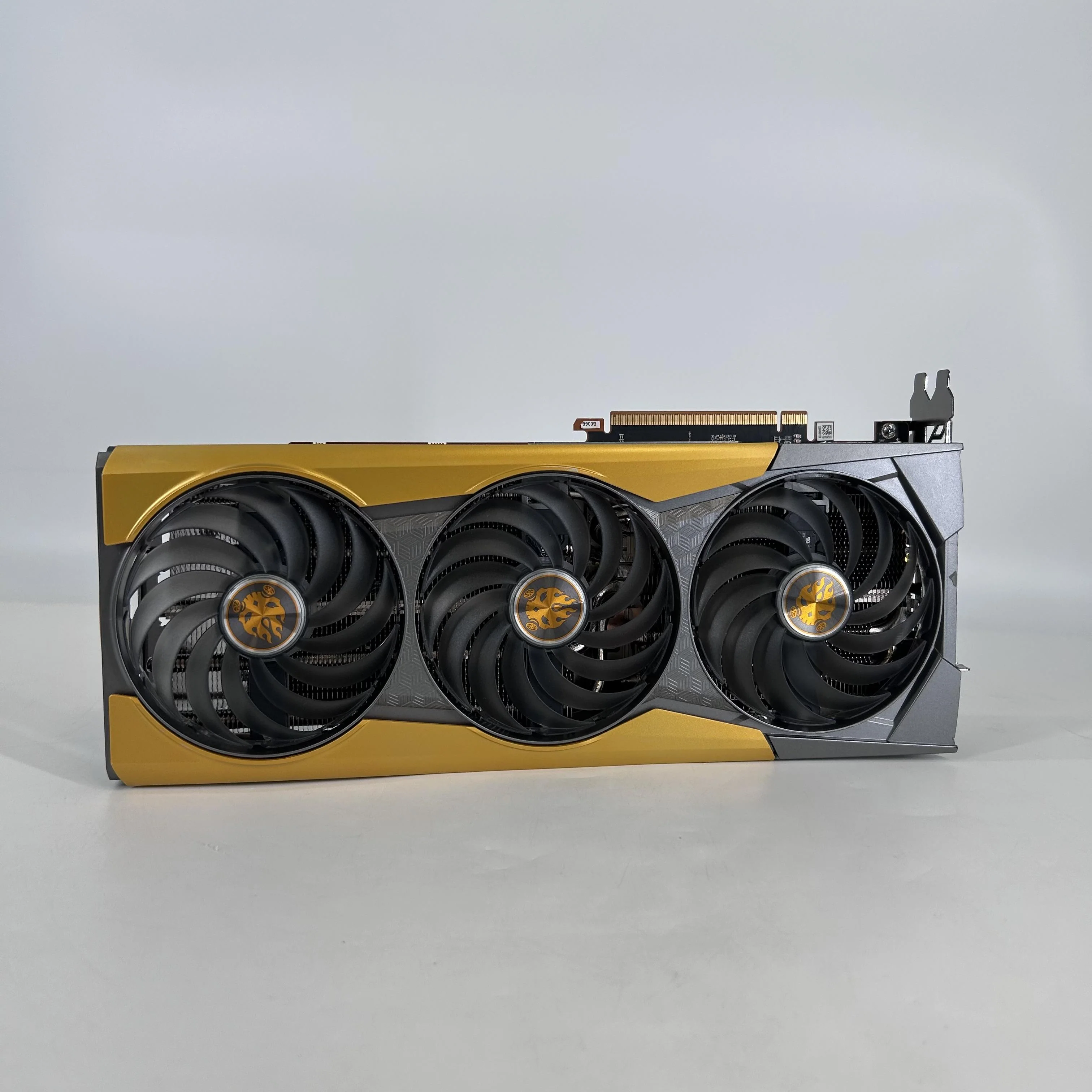 AMD Radeon RX 6900 XT 16GB RAM - Image 2