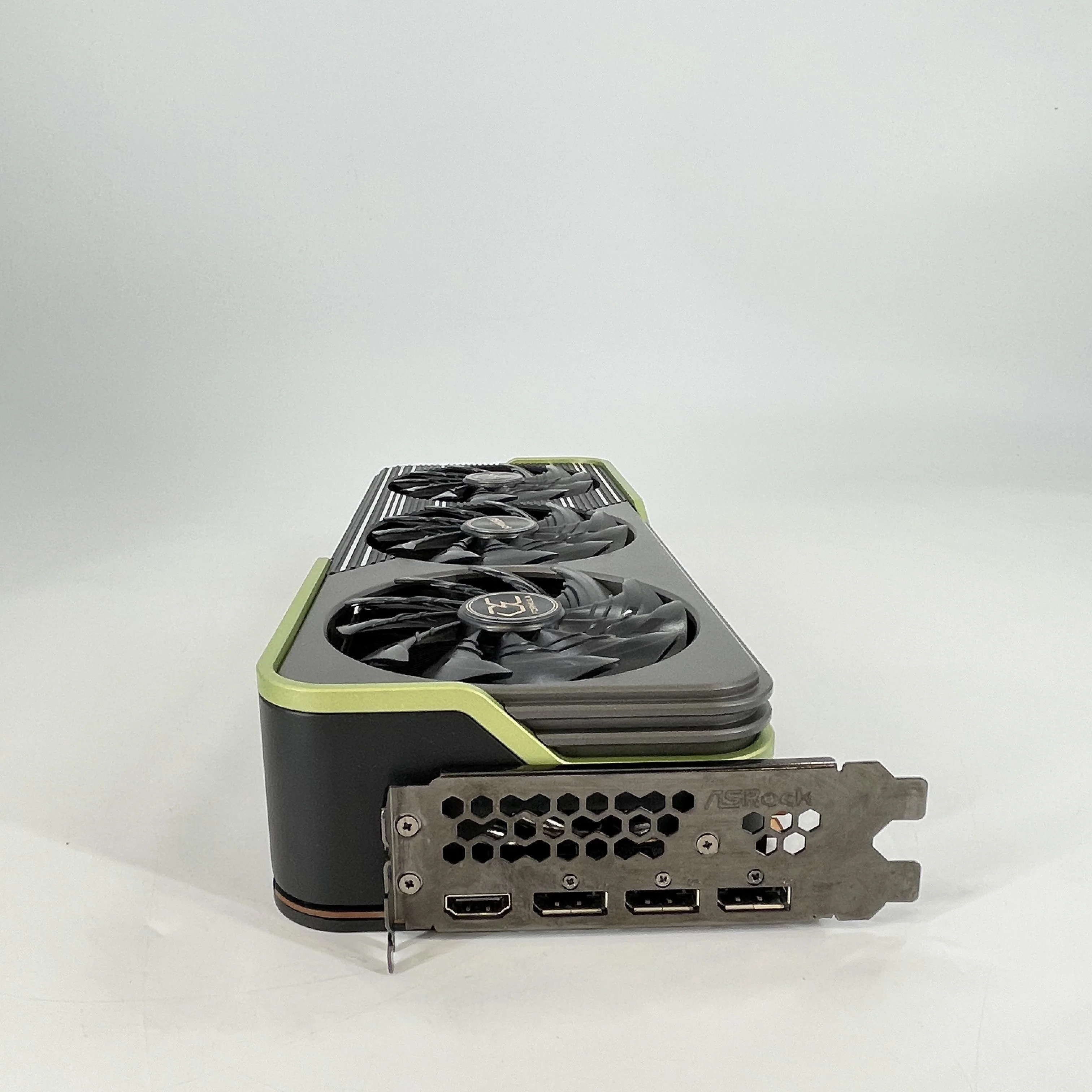 AMD Radeon RX 6900 XT 16GB RAM - Image 4