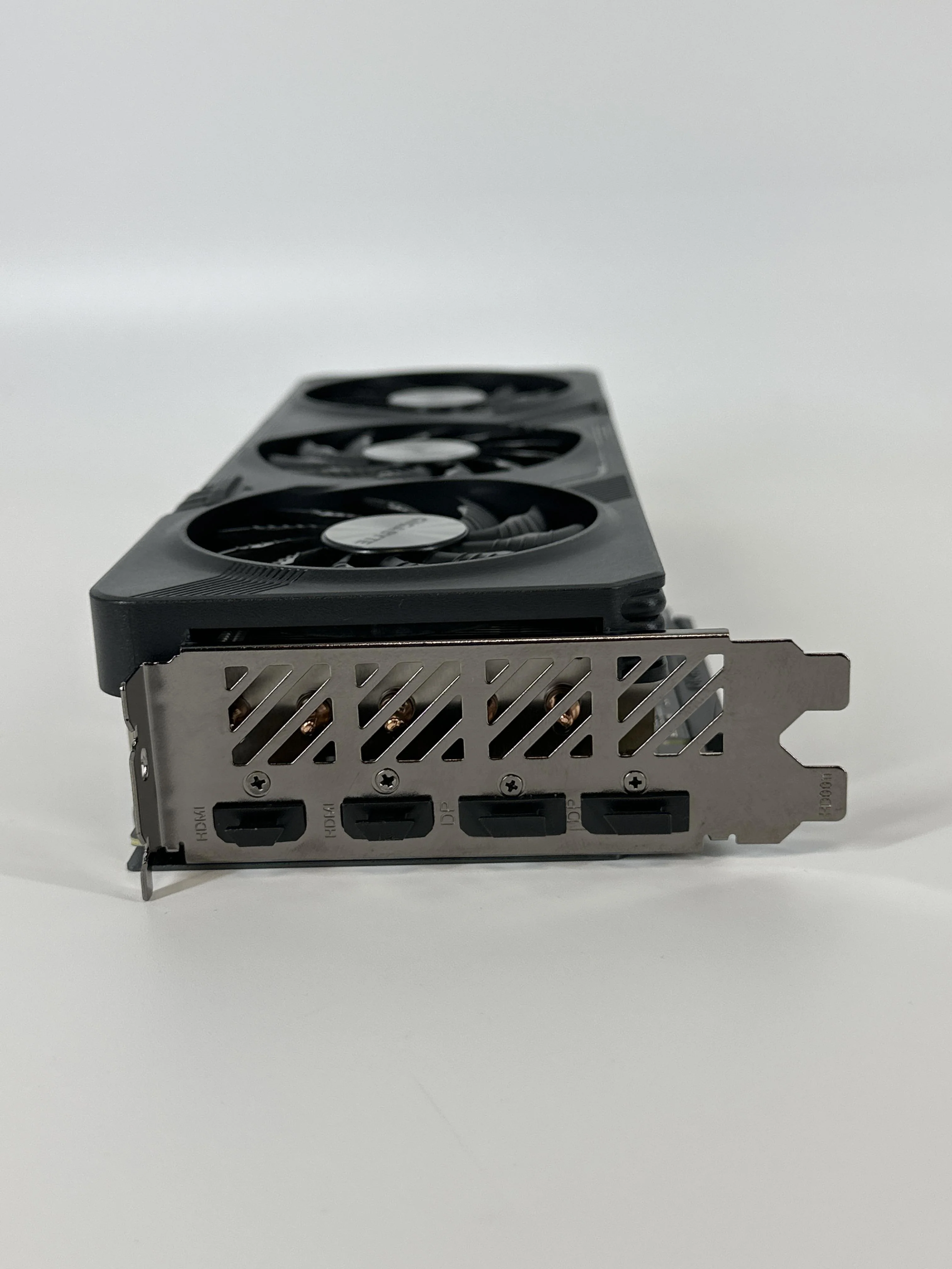 AMD Radeon RX 7600 XT 16GB RAM - Image 4