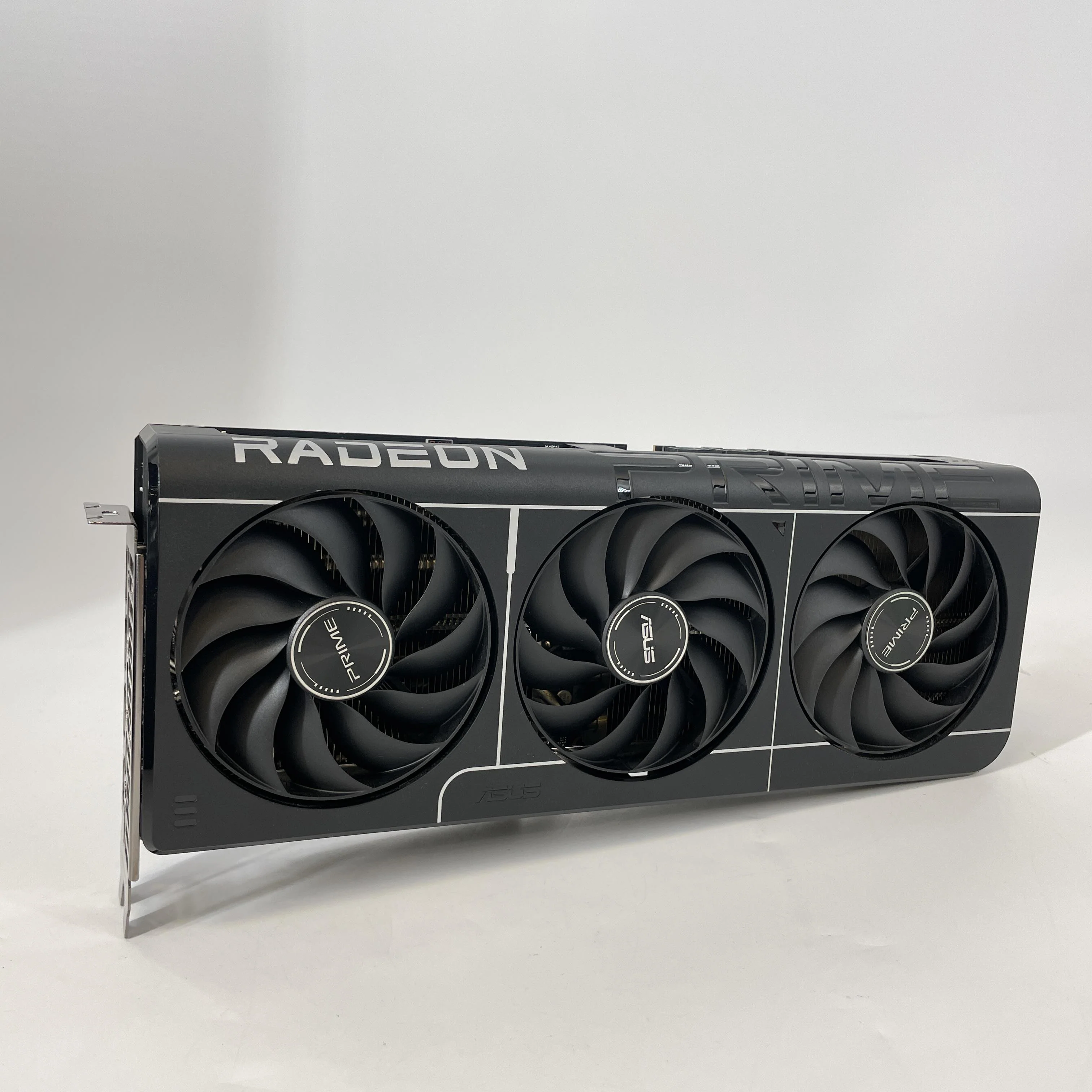 AMD Radeon RX 9070 16GB RAM - Image 2