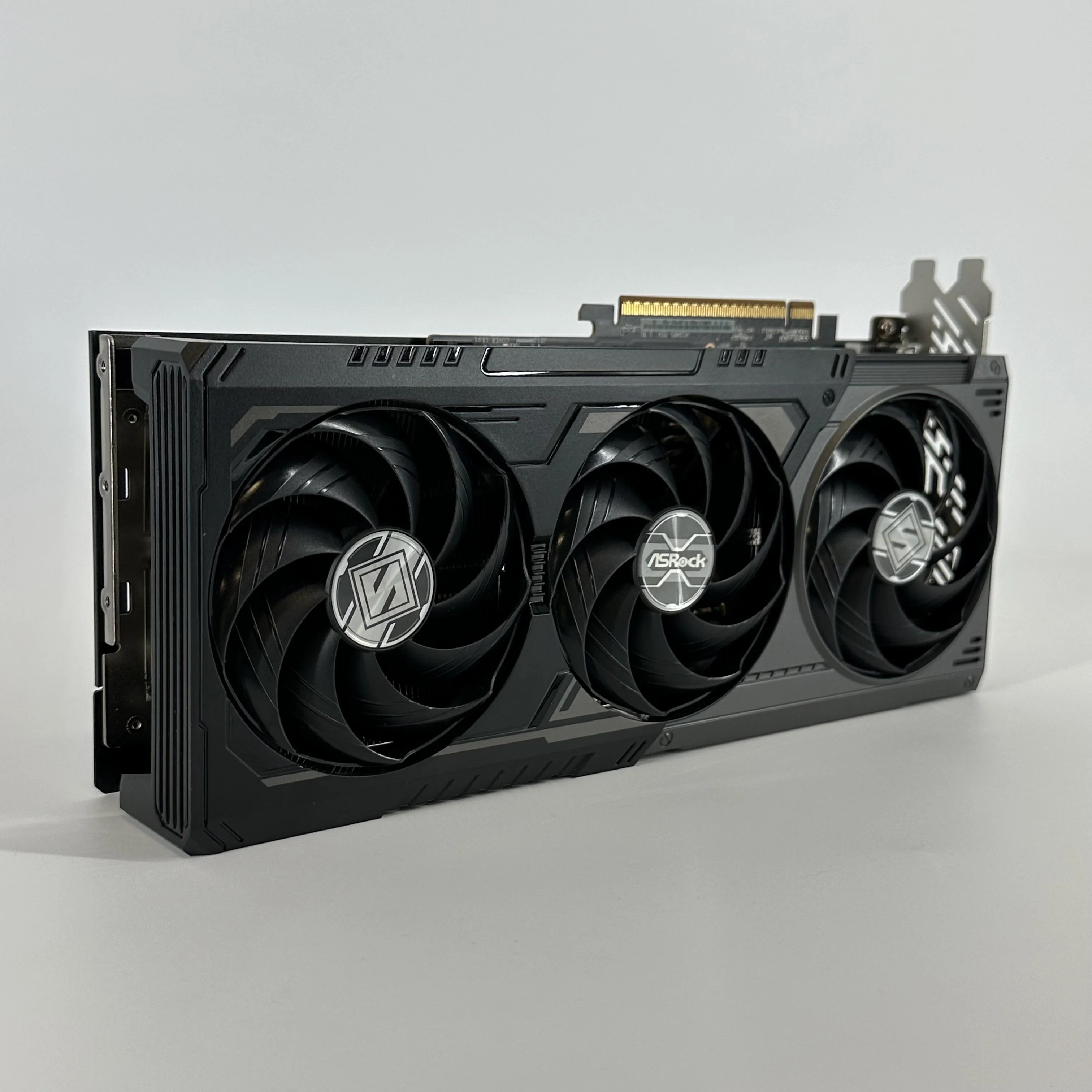 AMD Radeon RX 9070 XT 16GB RAM