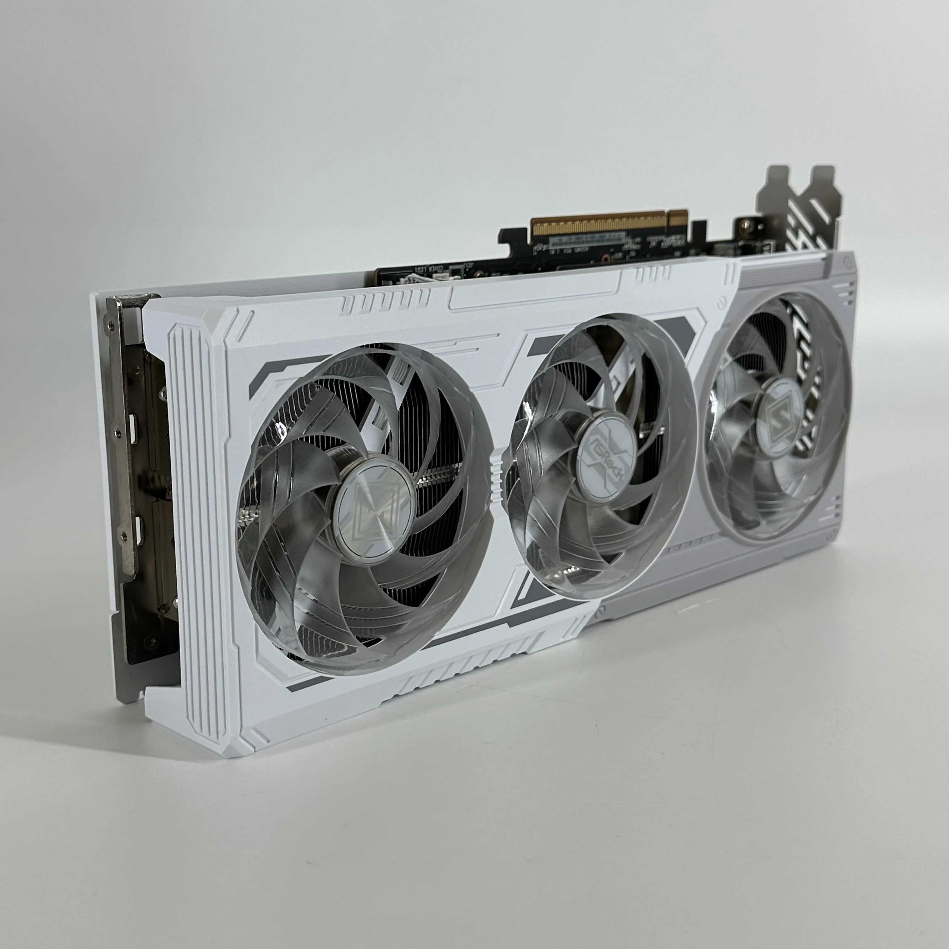 AMD Radeon RX 9070 XT 16GB RAM - Image 11