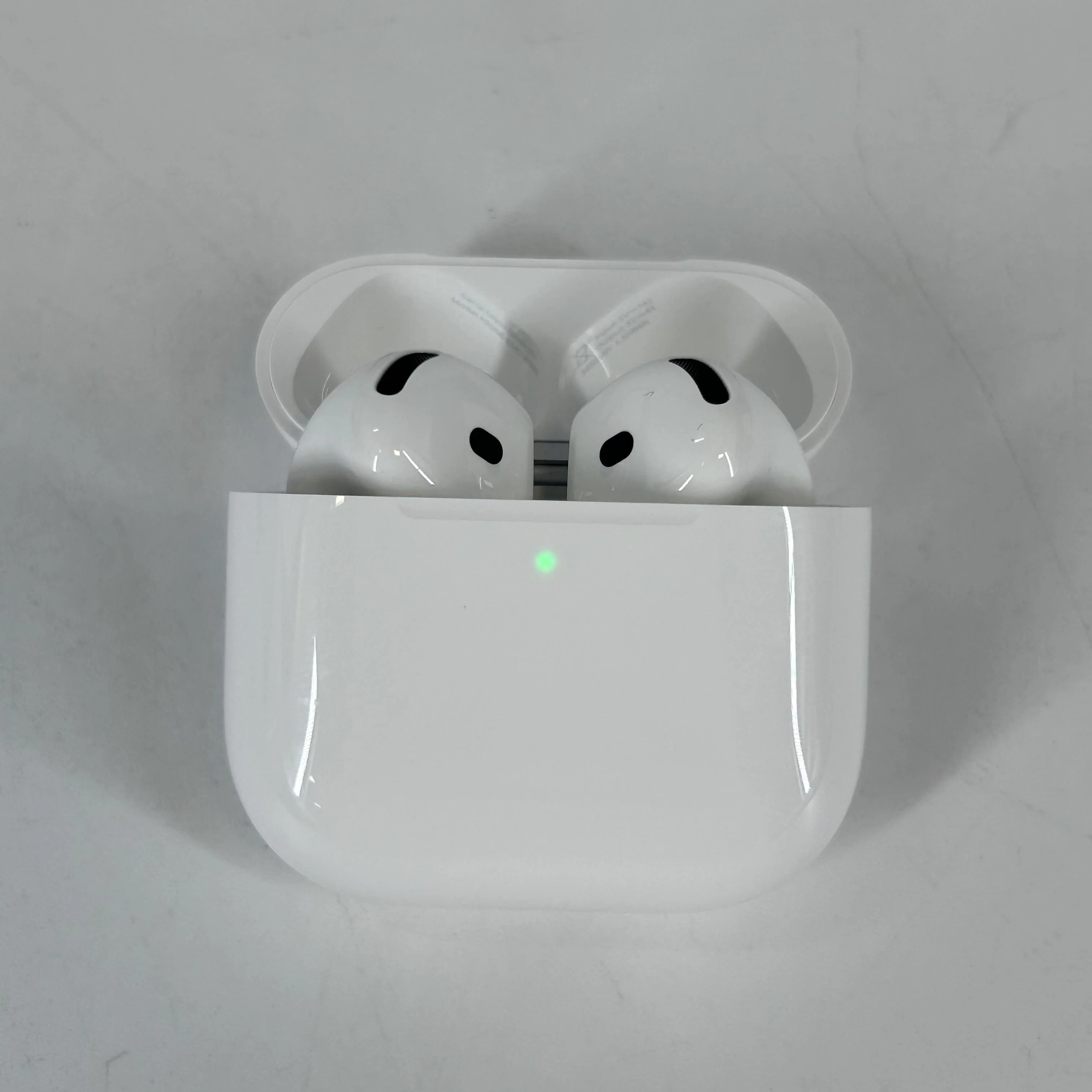 Apple AirPods (4th Gen.) USB-C White - Image 2