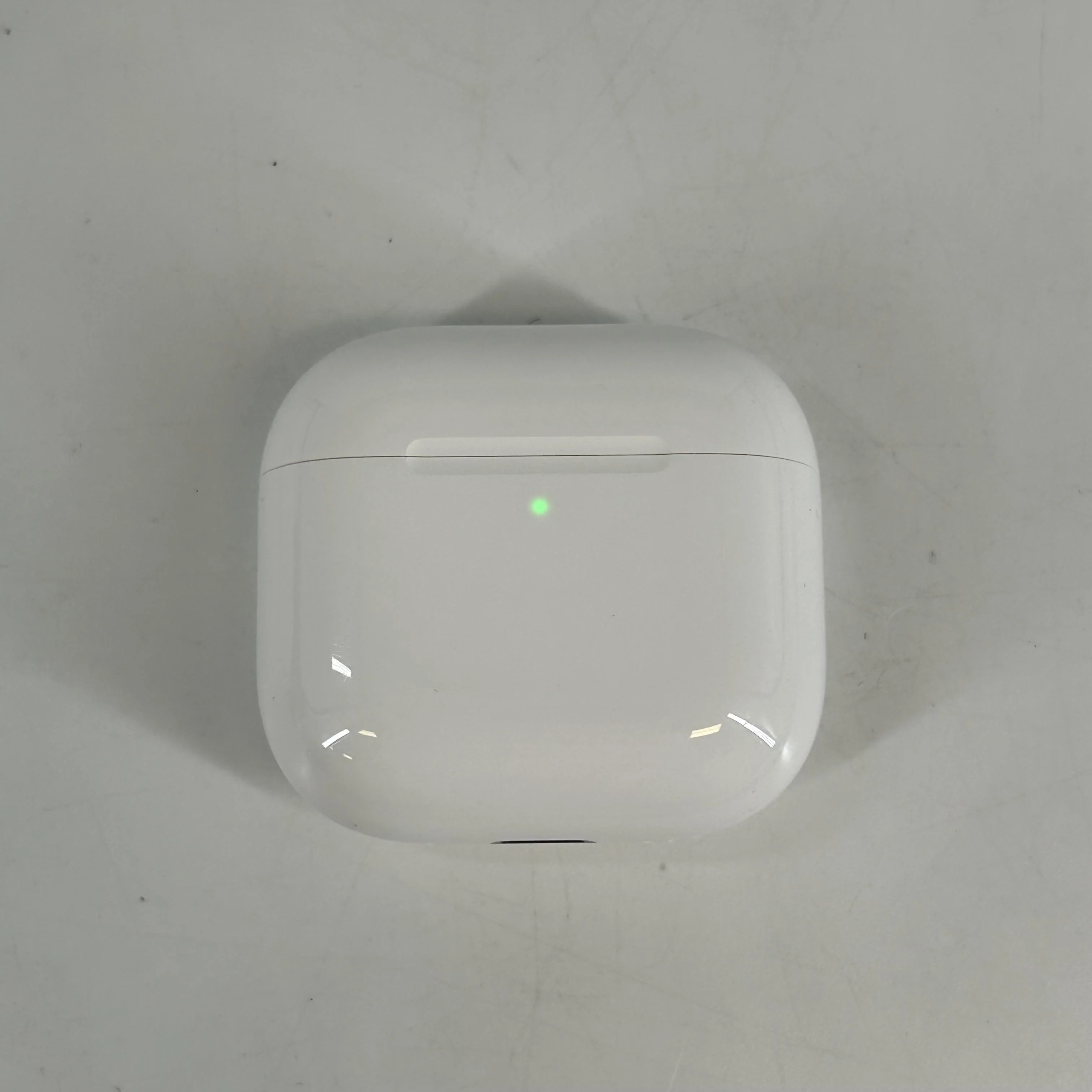 Apple AirPods (4th Gen.) with Active Noise Cancellation USB-C White - Image 3