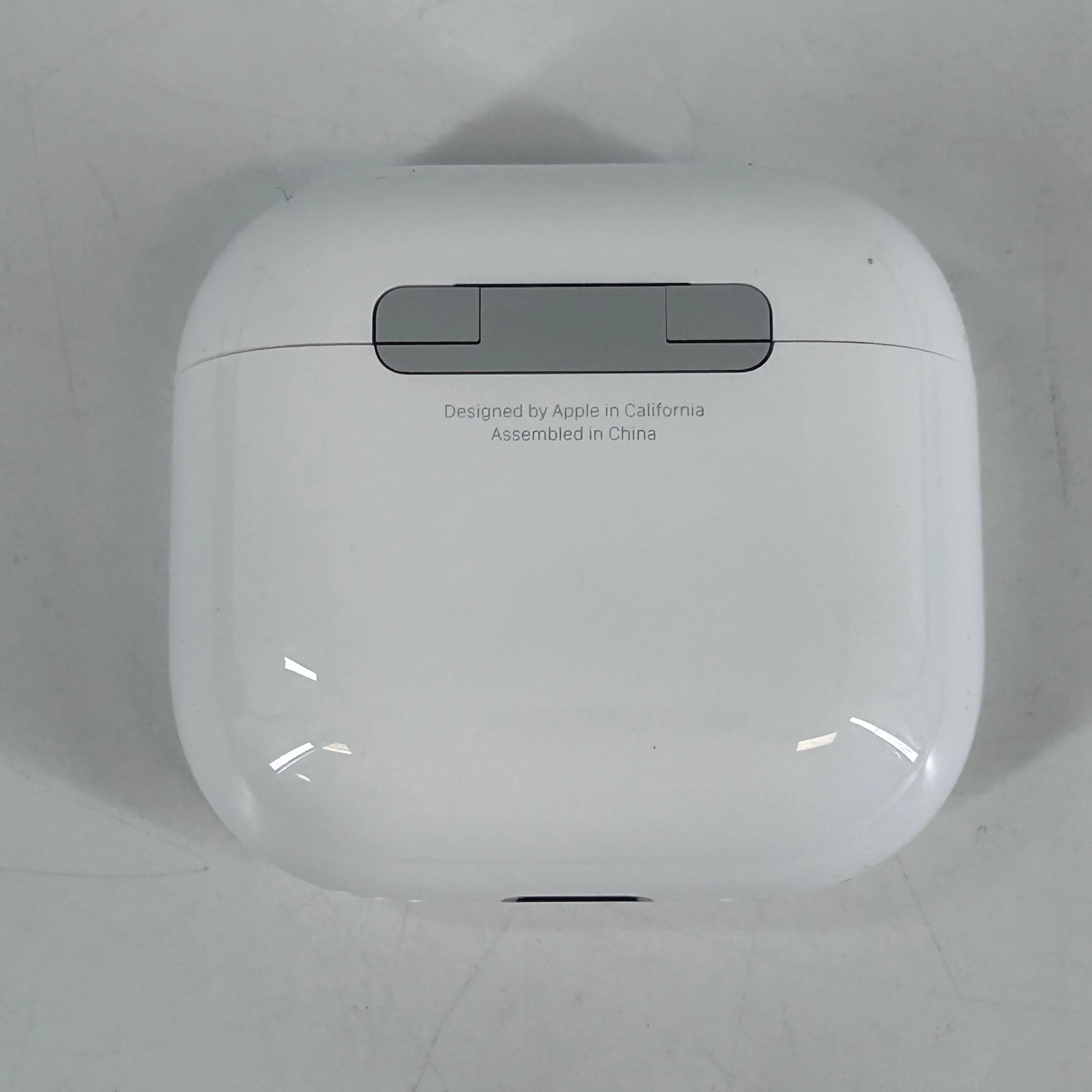 Apple AirPods (4th Gen.) with Active Noise Cancellation USB-C White - Image 3