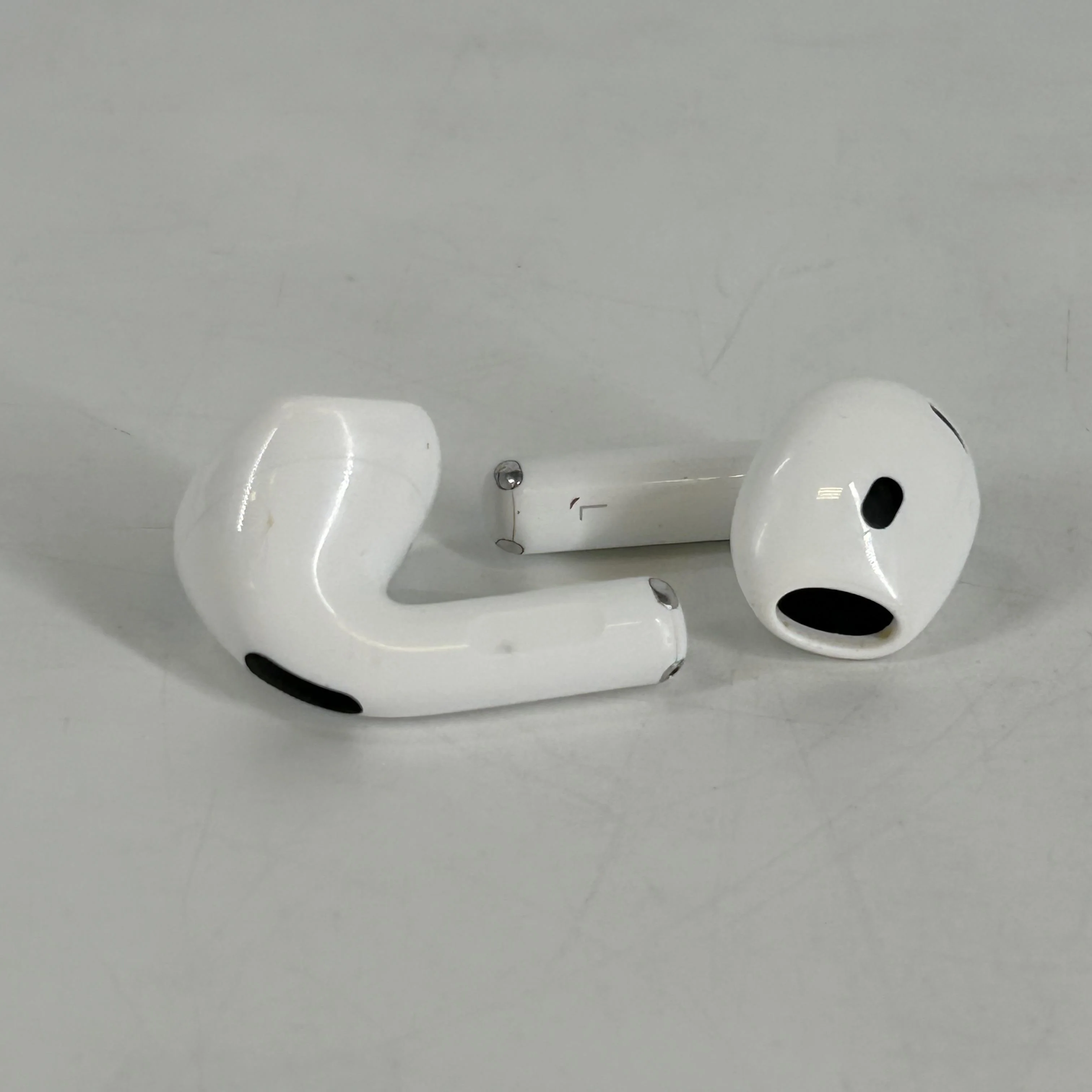 Apple AirPods (4th Gen.) with Active Noise Cancellation USB-C White - Image 10