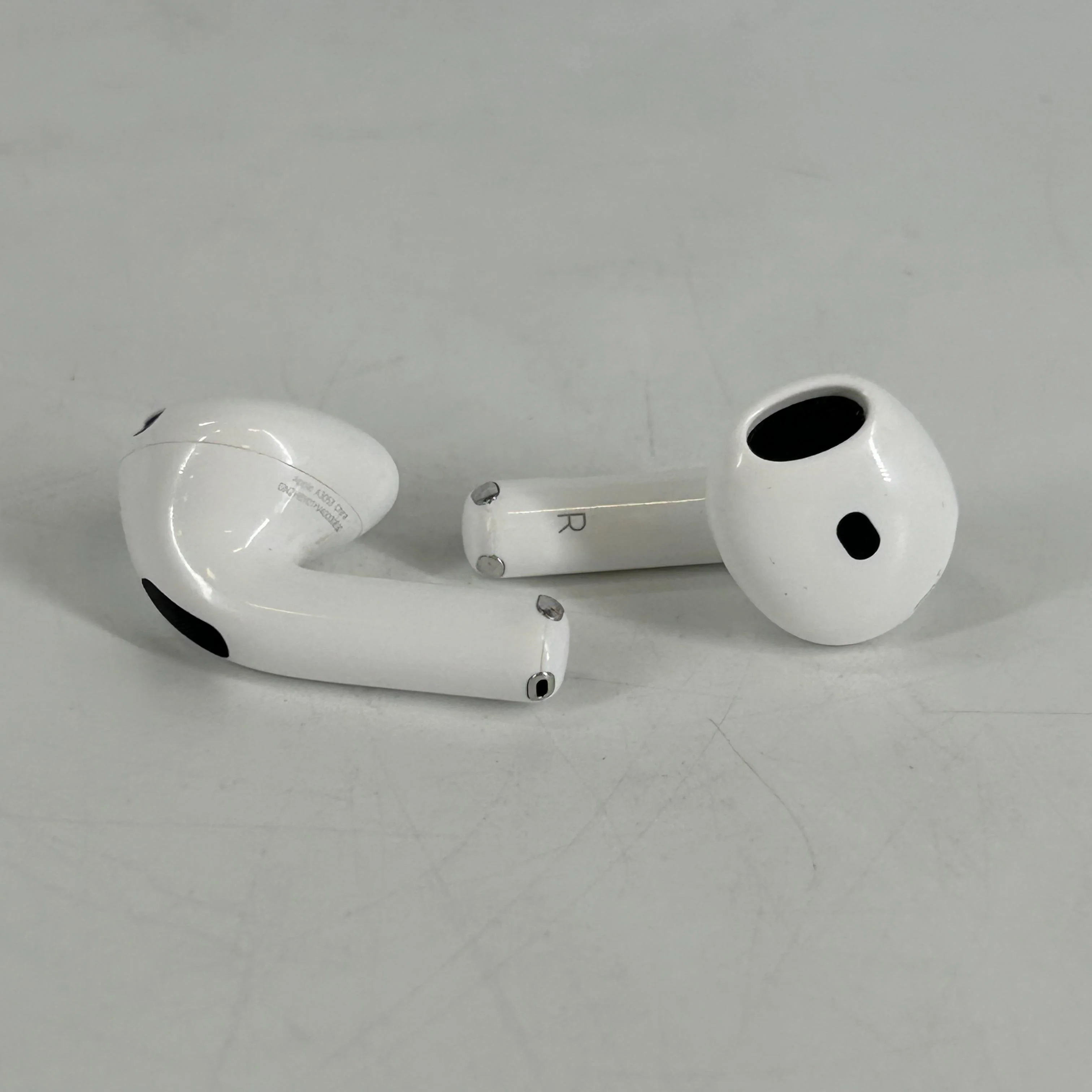 Apple AirPods (4th Gen.) with Active Noise Cancellation USB-C White - Image 11
