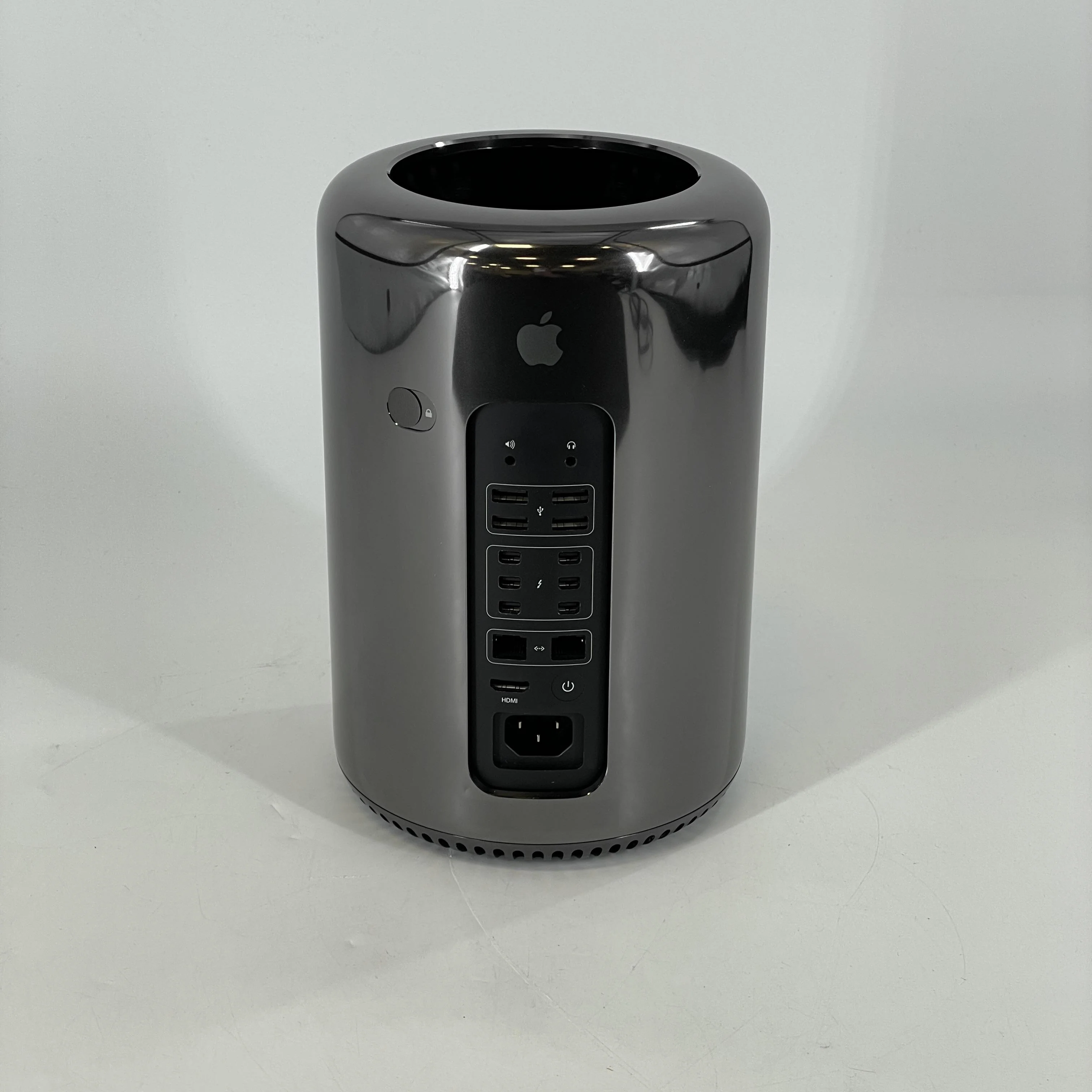 Apple Mac Pro Late 2013 Black 3.0 GHz 8-Core Intel Xeon E5 64GB RAM 512GB Solid State Drive AMD FirePro D700 6 GB - Image 2