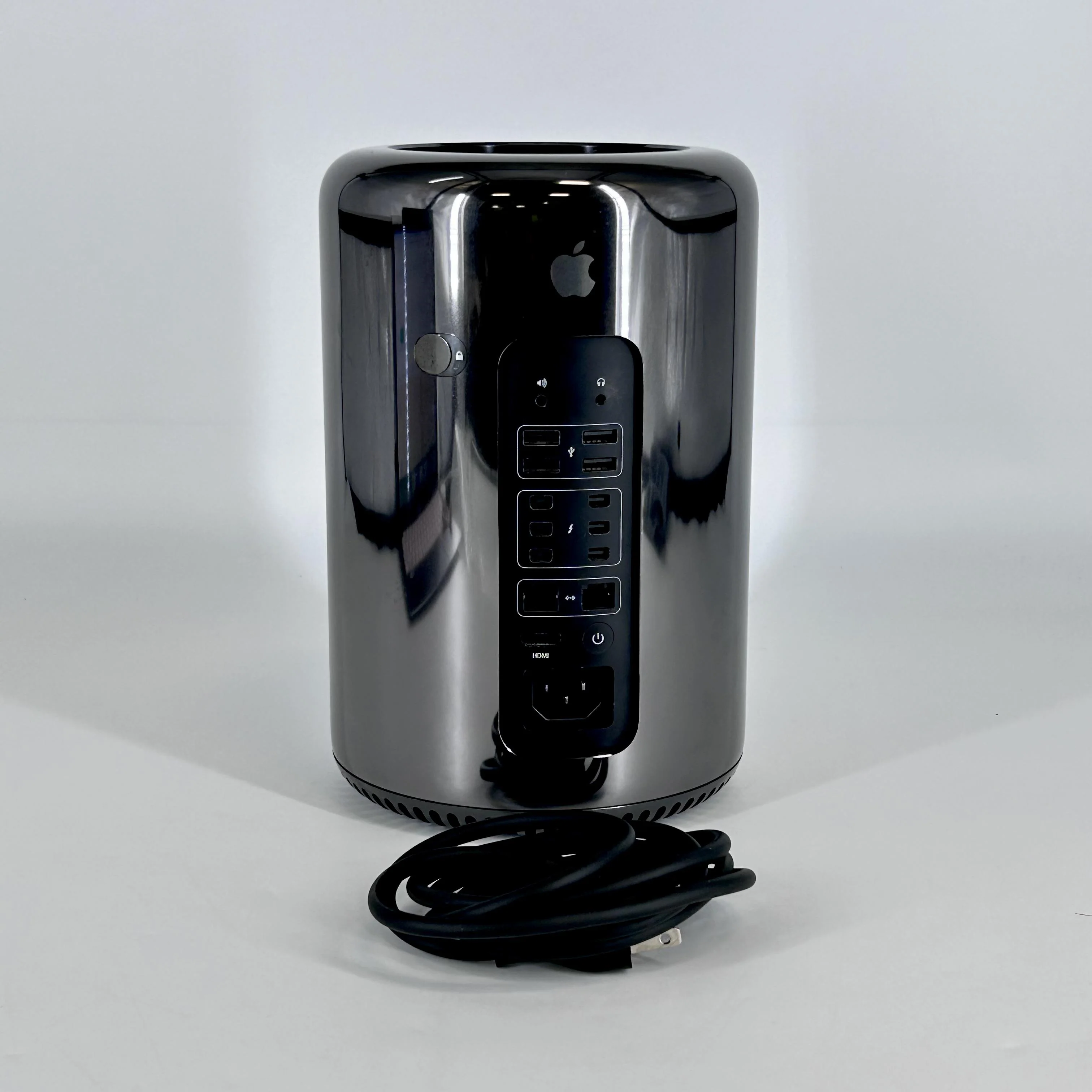 Apple Mac Pro Late 2013 Black 3.5 GHz 6-Core Intel Xeon E5 64GB RAM 512GB Solid State Drive AMD FirePro D500 3 GB