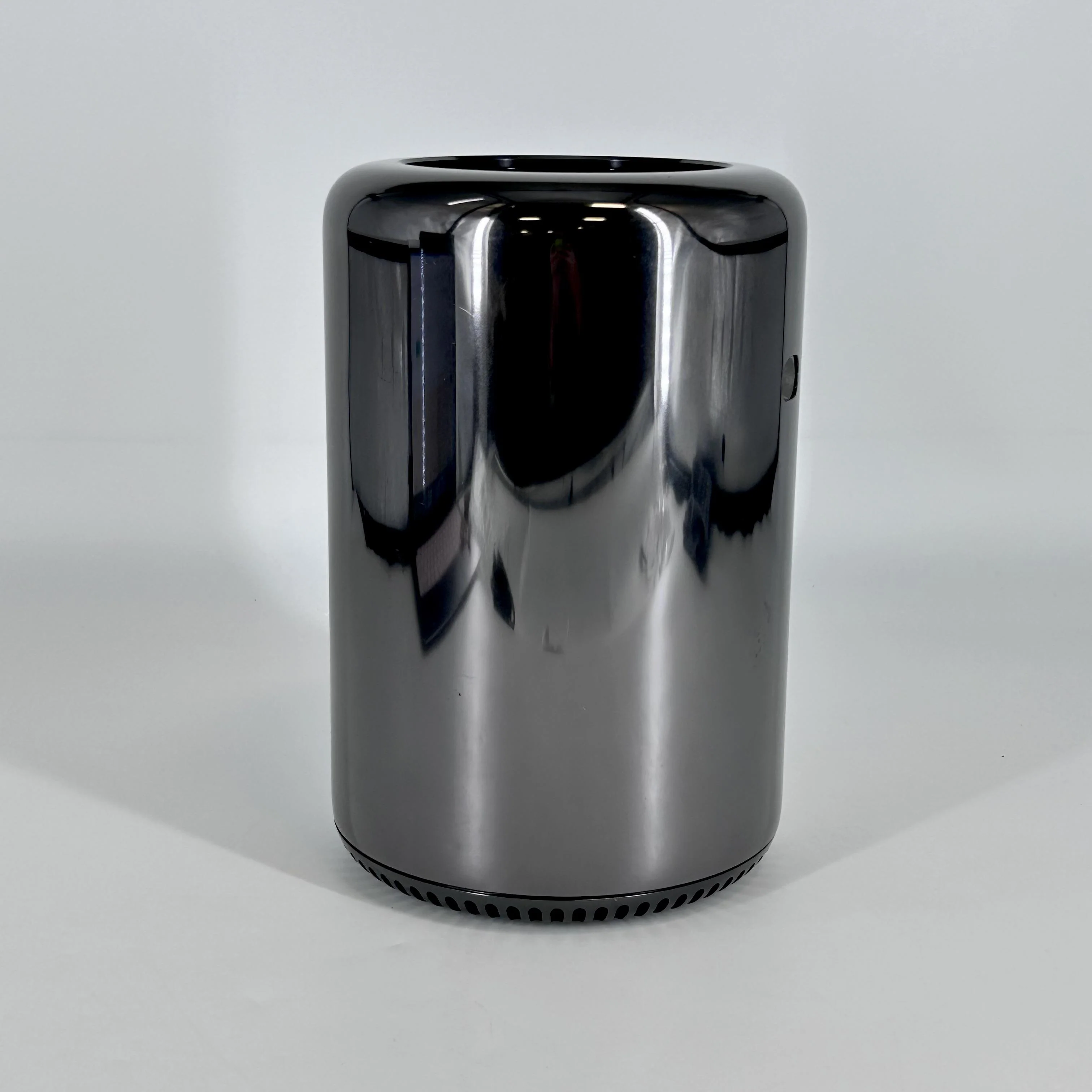 Apple Mac Pro Late 2013 Black 3.5 GHz 6-Core Intel Xeon E5 64GB RAM 512GB Solid State Drive AMD FirePro D500 3 GB - Image 3