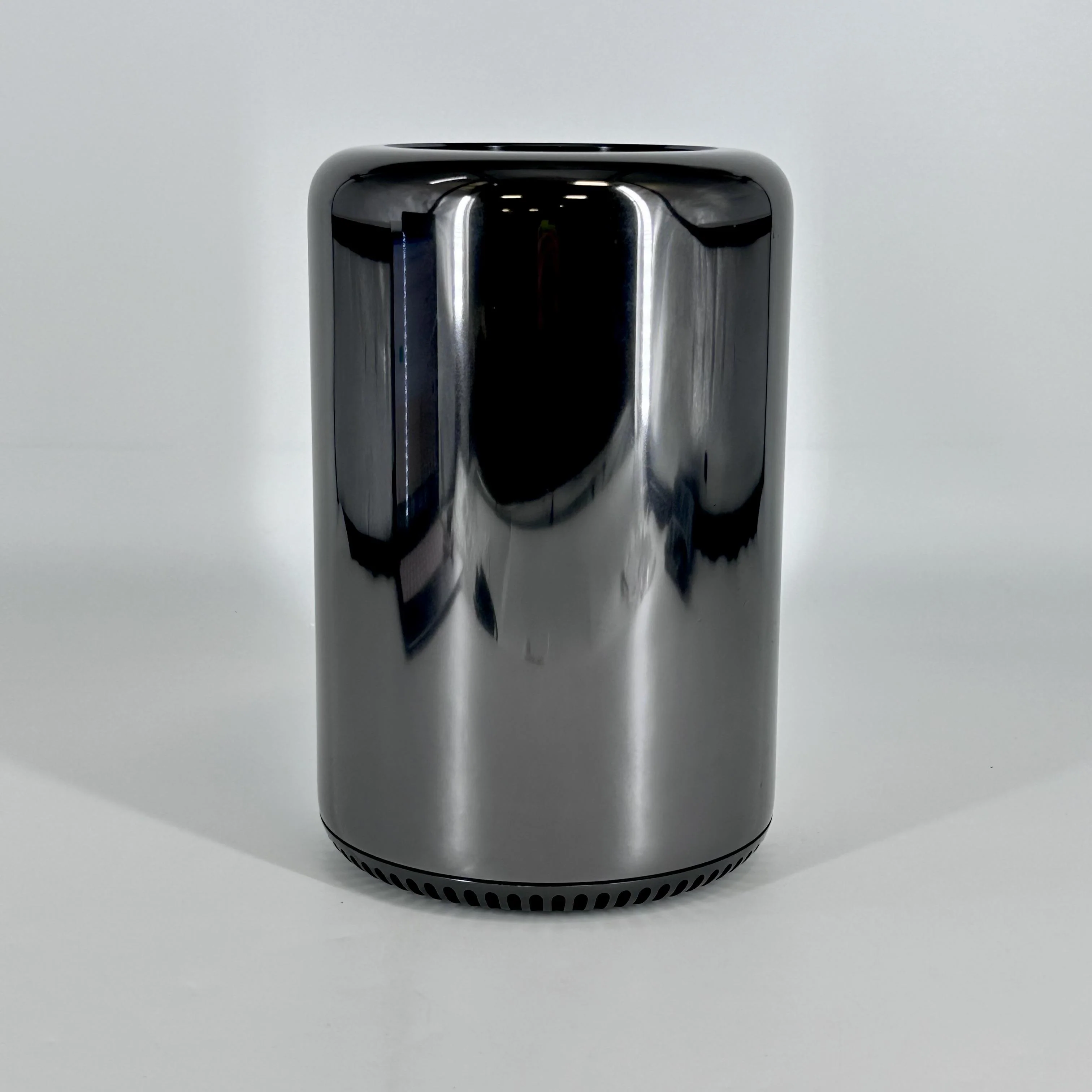 Apple Mac Pro Late 2013 Black 3.5 GHz 6-Core Intel Xeon E5 64GB RAM 512GB Solid State Drive AMD FirePro D500 3 GB - Image 4