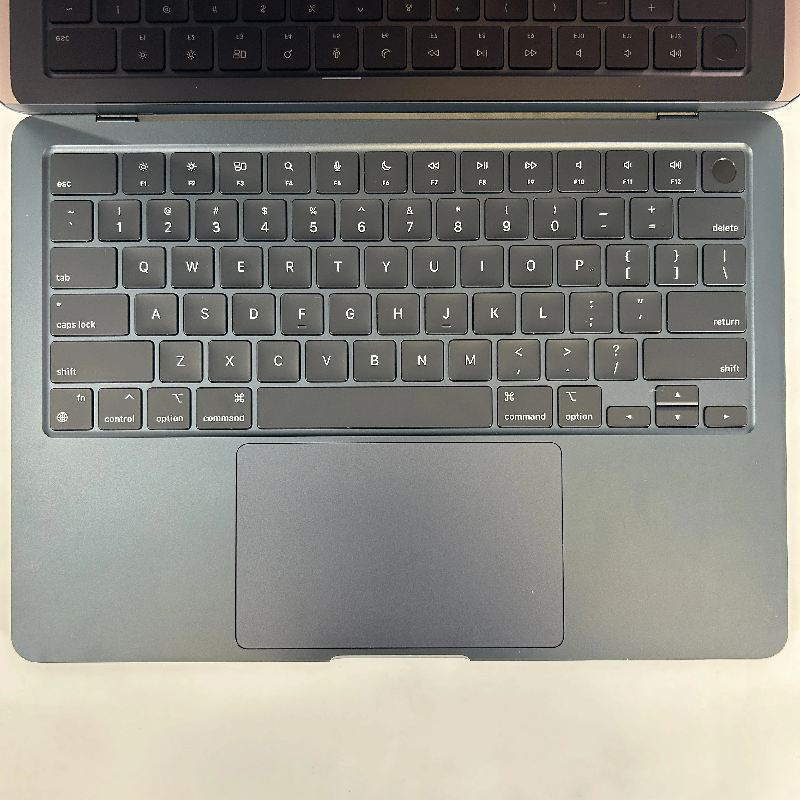 Apple MacBook Air 13 2022 Blue 3.49 GHz M2 8-Core CPU 8GB Unified Memory 256GB Solid State Drive 8-Core GPU - Image 2