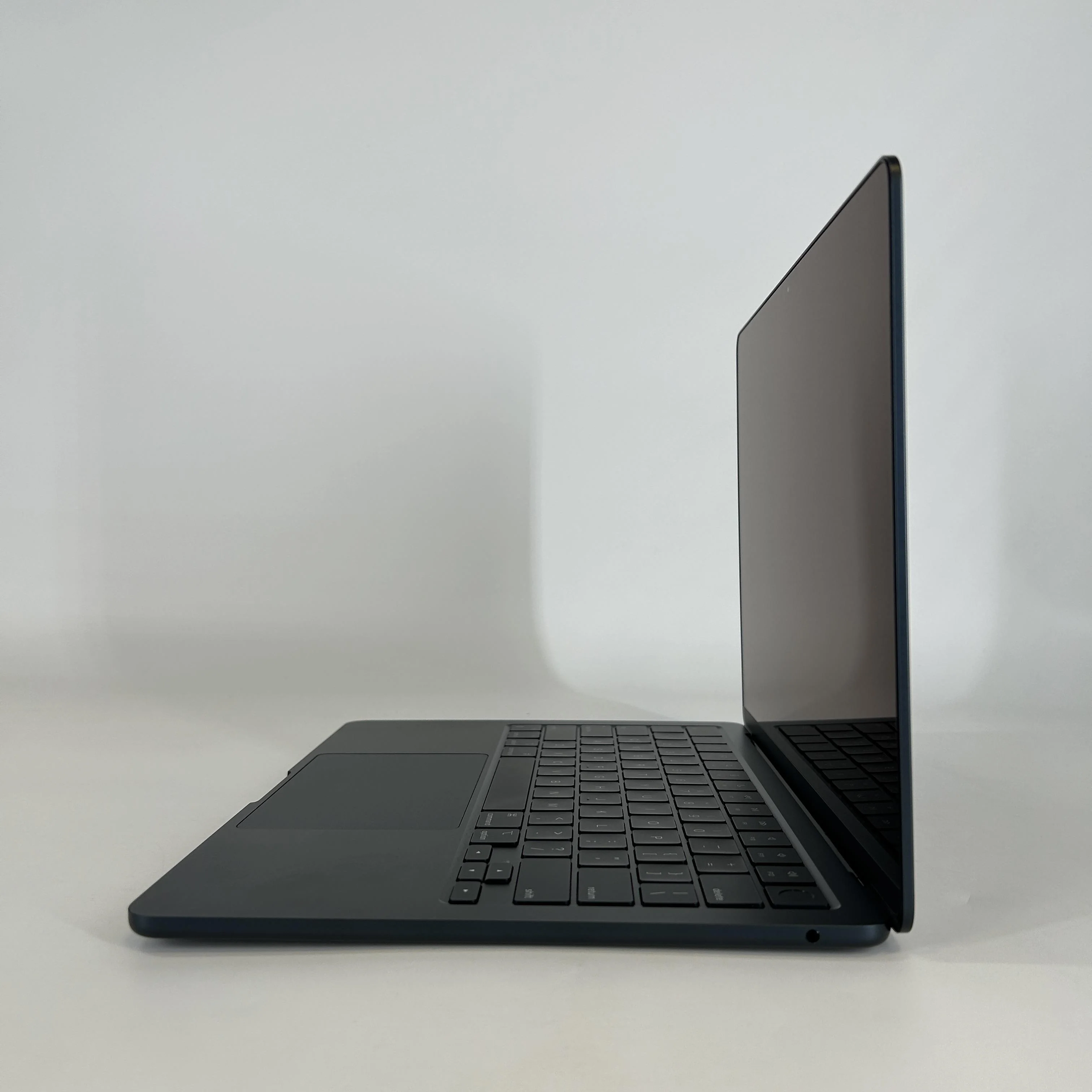 Apple MacBook Air 13 2022 Blue 3.49 GHz M2 8-Core CPU 8GB Unified Memory 256GB Solid State Drive 8-Core GPU - Image 4