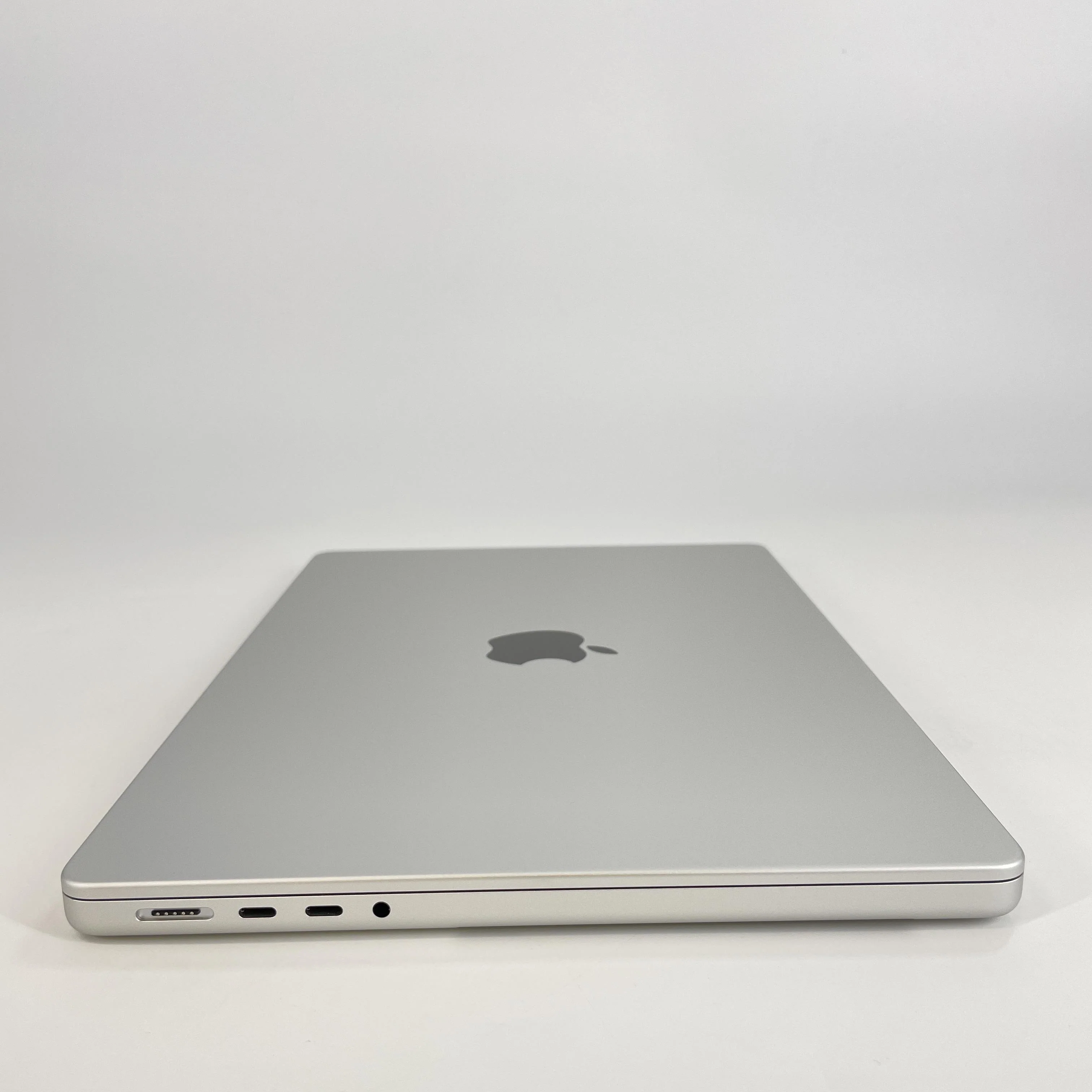 Apple MacBook Pro 14 2024 Silver M4 Max 14-Core CPU 36GB Unified Memory 2TB Solid State Drive 32-Core GPU - Image 10