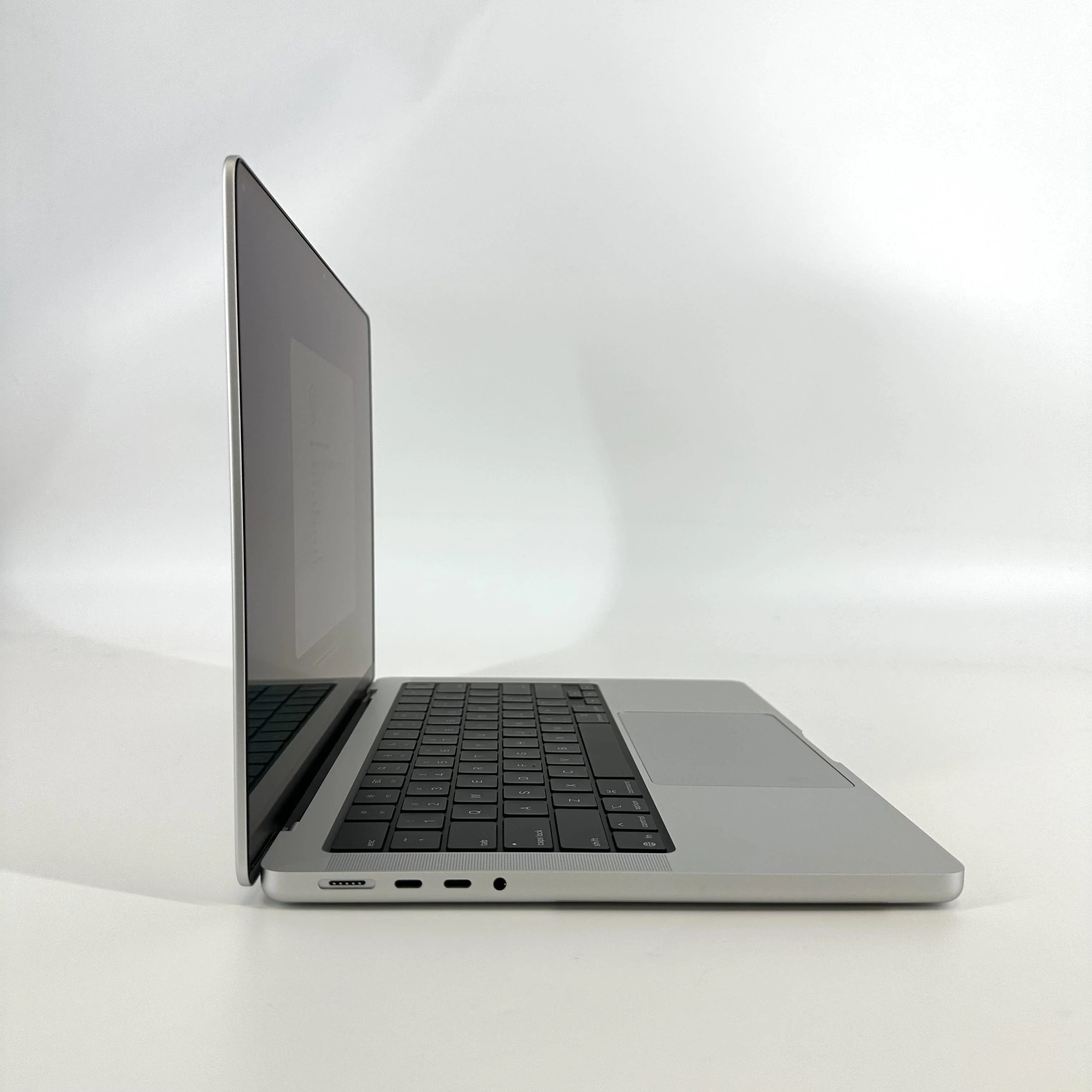 Apple MacBook Pro 14 2024 Silver M5 10-Core CPU 16GB Unified Memory 512GB Solid State Drive 10-Core GPU - Image 3
