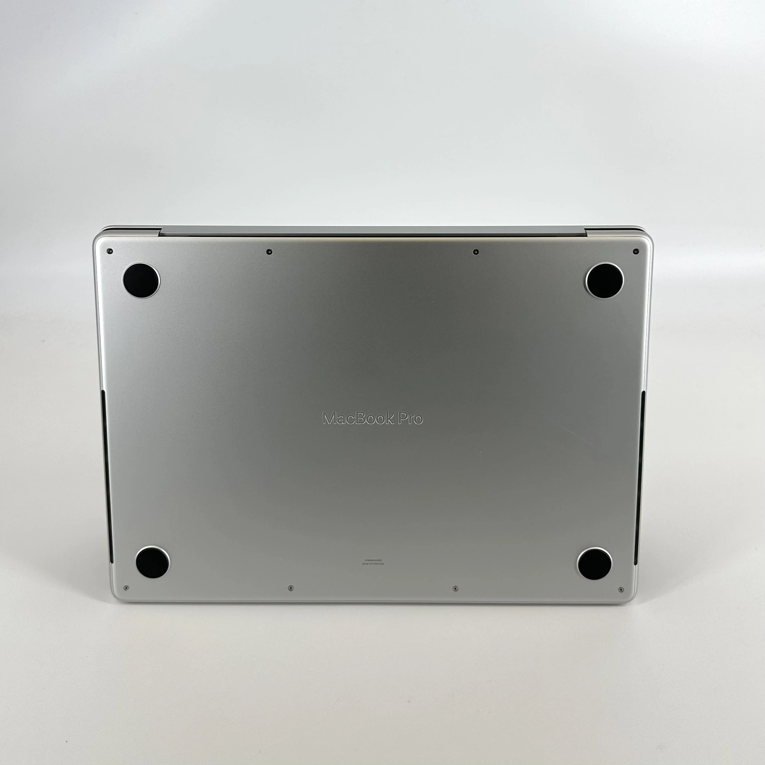 Apple MacBook Pro 14 2024 Silver M5 10-Core CPU 16GB Unified Memory 512GB Solid State Drive 10-Core GPU - Image 4