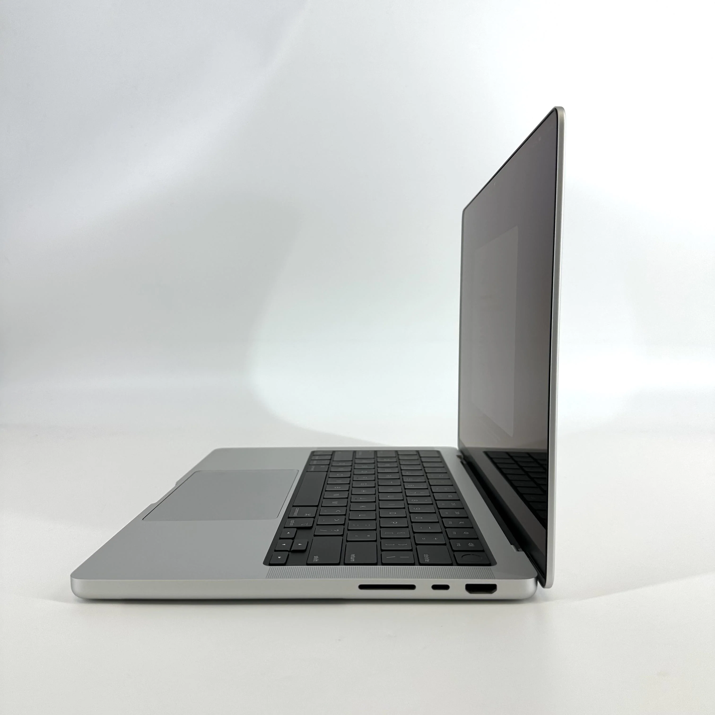 Apple MacBook Pro 14 2024 Silver M5 10-Core CPU 16GB Unified Memory 512GB Solid State Drive 10-Core GPU - Image 6