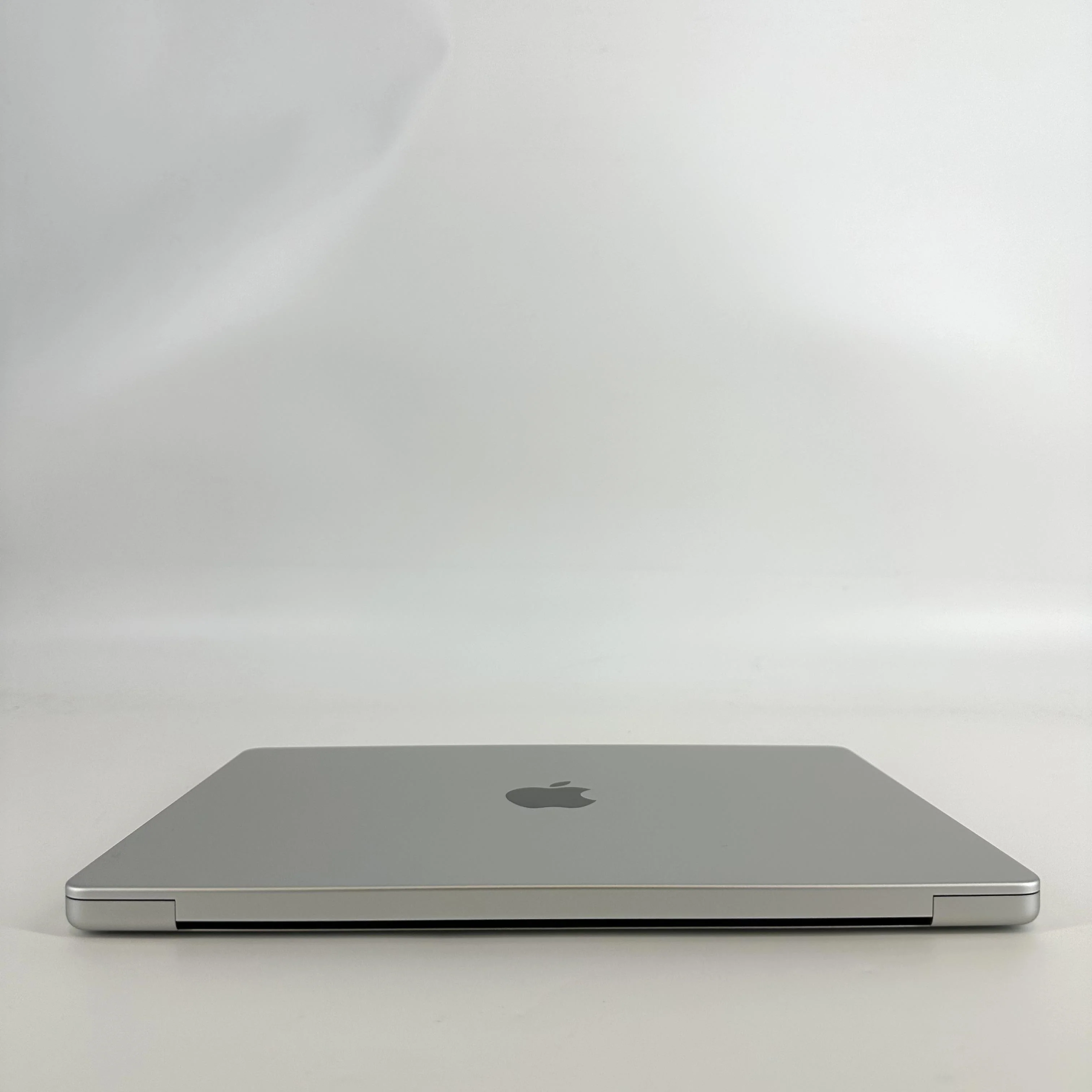 Apple MacBook Pro 14 2024 Silver M5 10-Core CPU 16GB Unified Memory 512GB Solid State Drive 10-Core GPU - Image 7