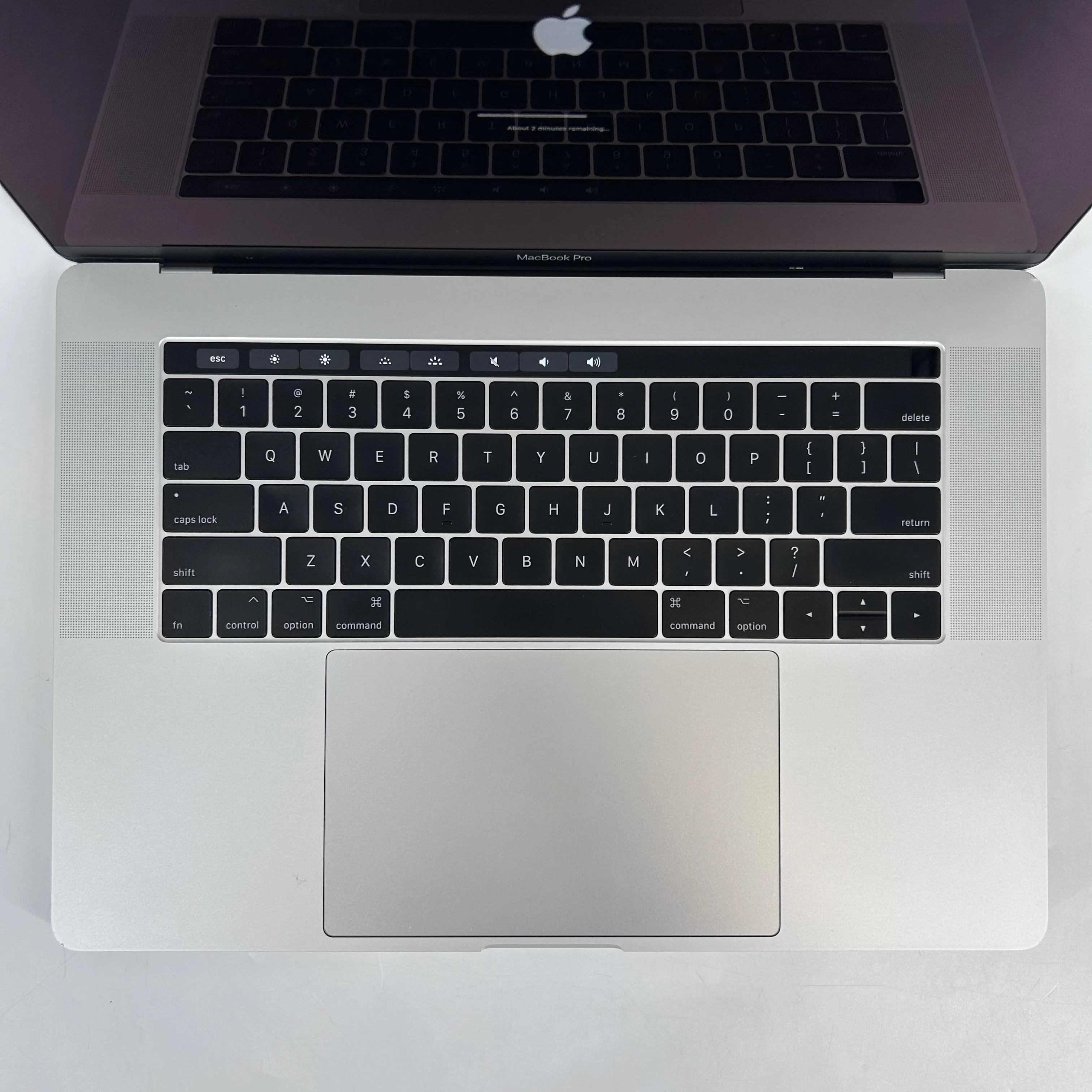 Apple MacBook Pro 15 Touch Bar 2017 Silver 2.9 GHz Intel Core i7 7th Gen. 16GB RAM 512GB Solid State Drive AMD Radeon Pro 560 4 GB - Image 2