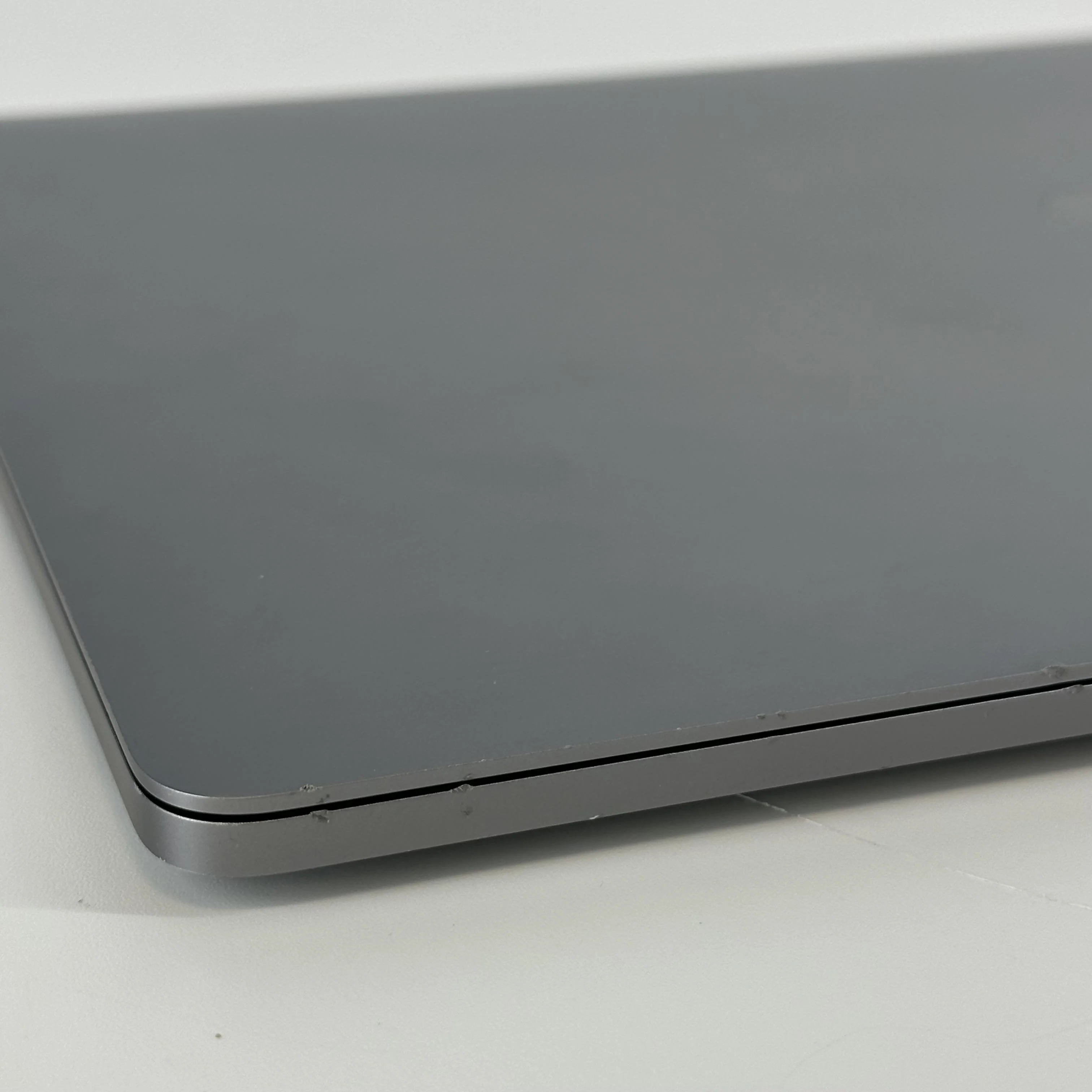 Apple MacBook Pro 15 Touch Bar 2017 Space Gray 2.9 GHz Intel Core i7 7th Gen. 16GB RAM 512GB Solid State Drive AMD Radeon Pro 560 4 GB - Image 10