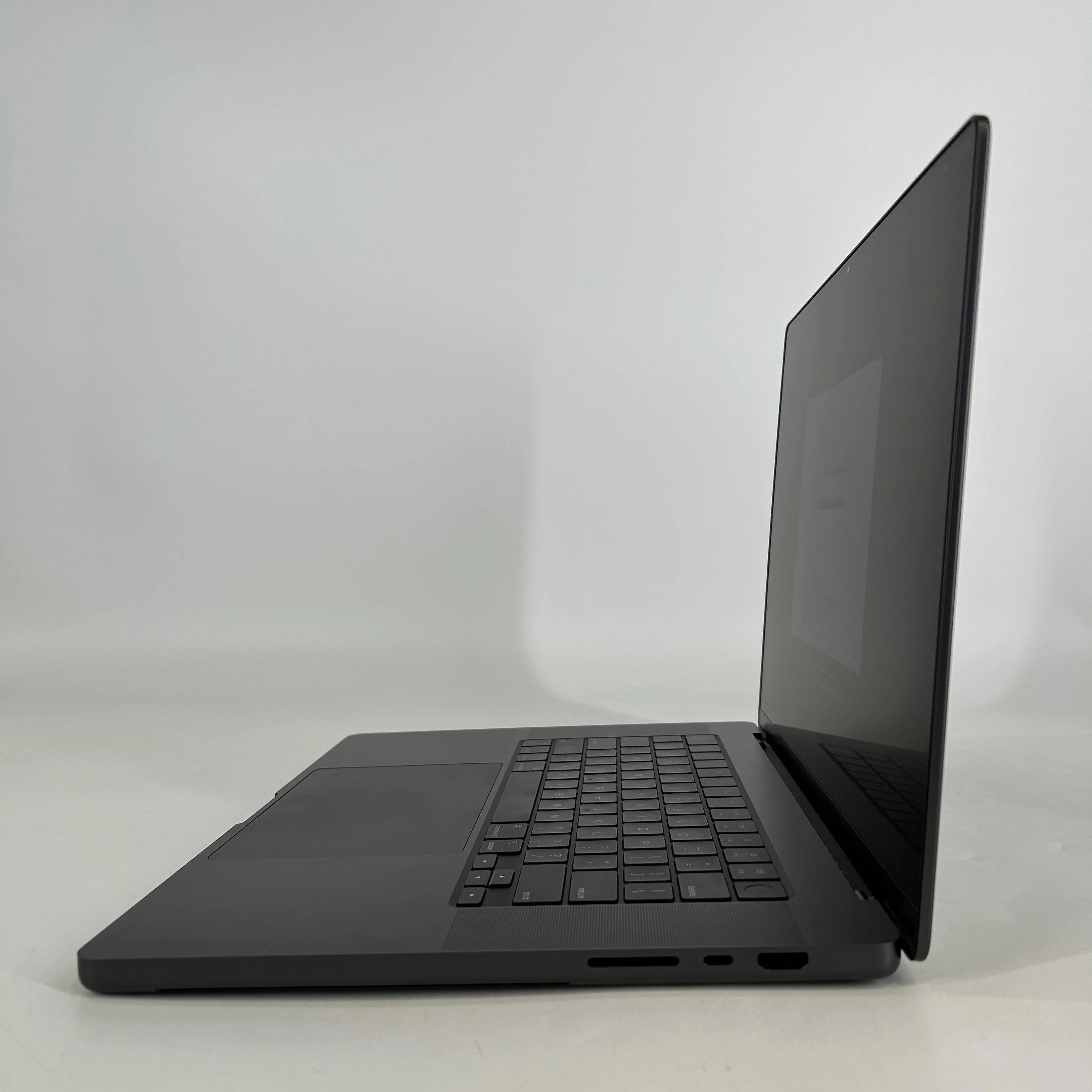 Apple MacBook Pro 16 2024 Space Black M4 Max 16-Core CPU 64GB Unified Memory 4TB Solid State Drive 40-Core GPU - Image 4