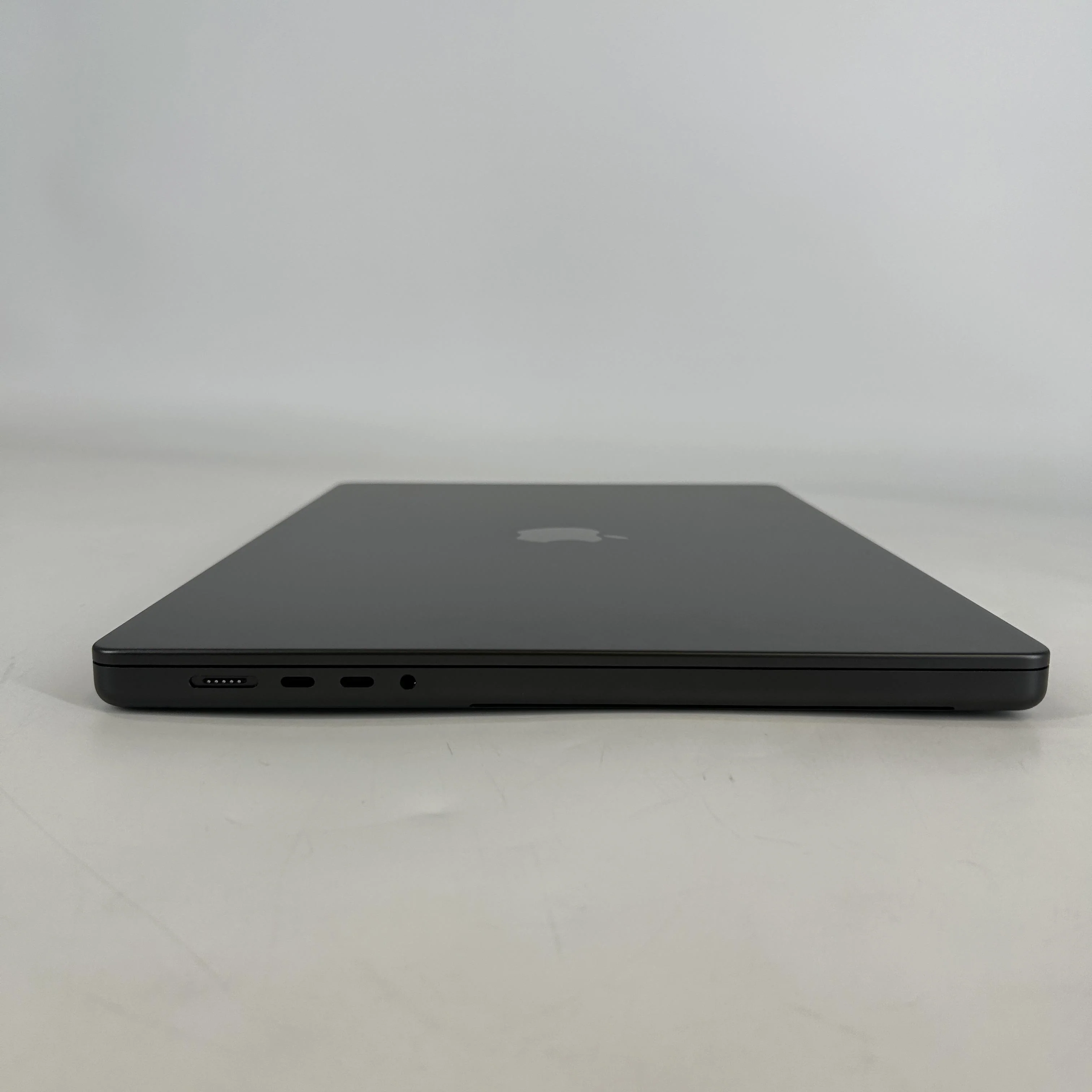 Apple MacBook Pro 16 2024 Space Black M4 Max 16-Core CPU 64GB Unified Memory 4TB Solid State Drive 40-Core GPU - Image 9