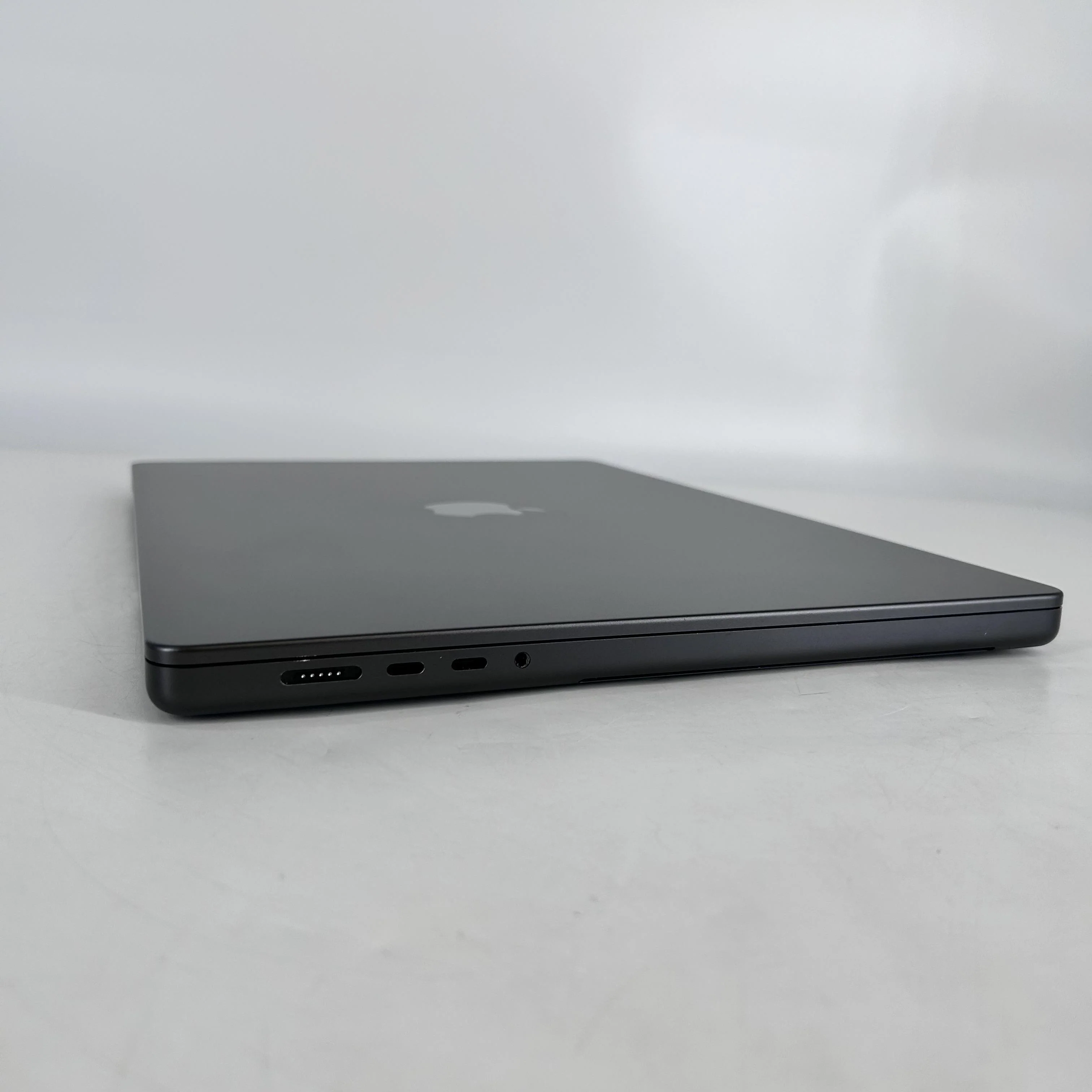 Apple MacBook Pro 16 2024 Space Black M4 Pro 14-Core CPU 24GB Unified Memory 512GB Solid State Drive 20-Core GPU - Image 9