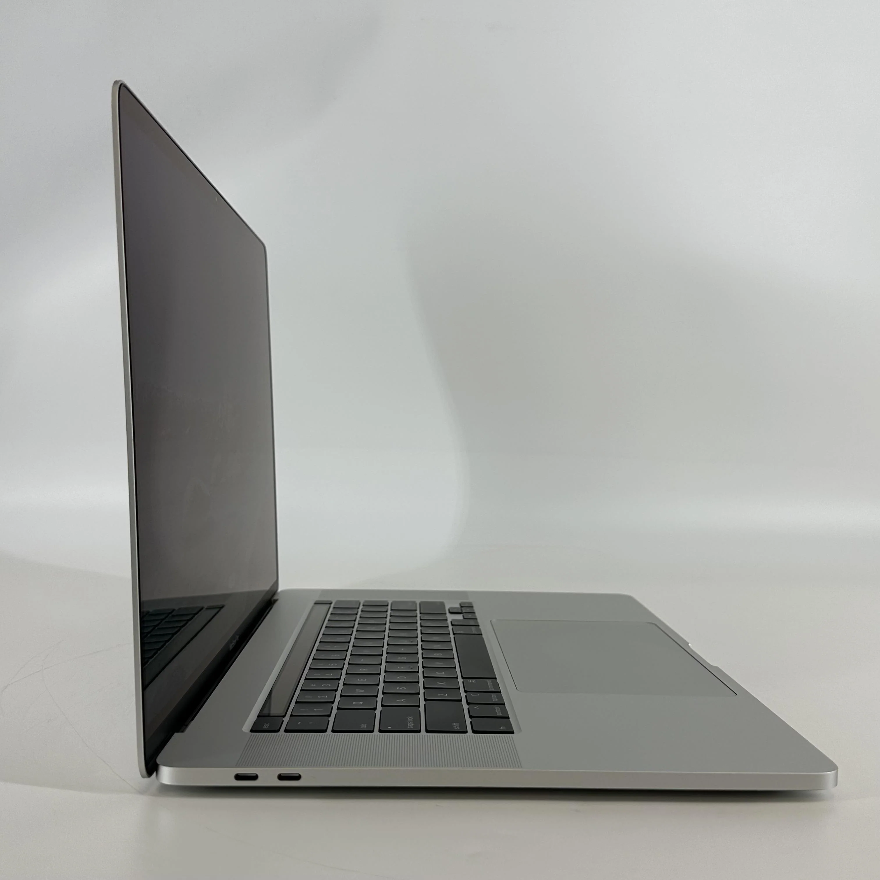 Apple MacBook Pro 16 Touch Bar 2019 Silver 2.4 GHz Intel Core i9 9th Gen. 32GB RAM 512GB Solid State Drive AMD Radeon Pro 5500M 4 GB - Image 5