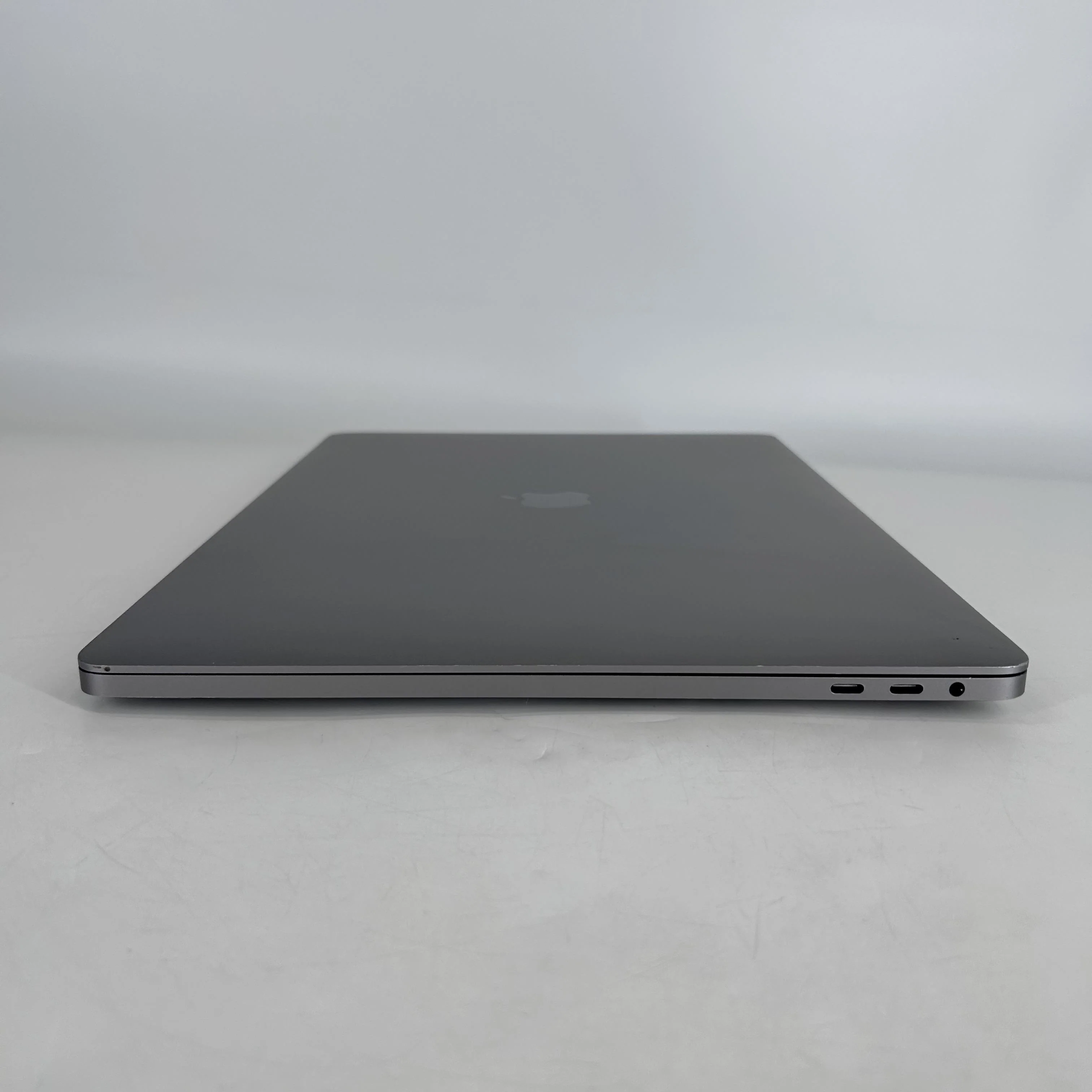Apple MacBook Pro 16 Touch Bar 2019 Space Gray 2.3 GHz Intel Core i9 9th Gen. 16GB RAM 1TB Solid State Drive AMD Radeon Pro 5500M 4 GB - Image 7