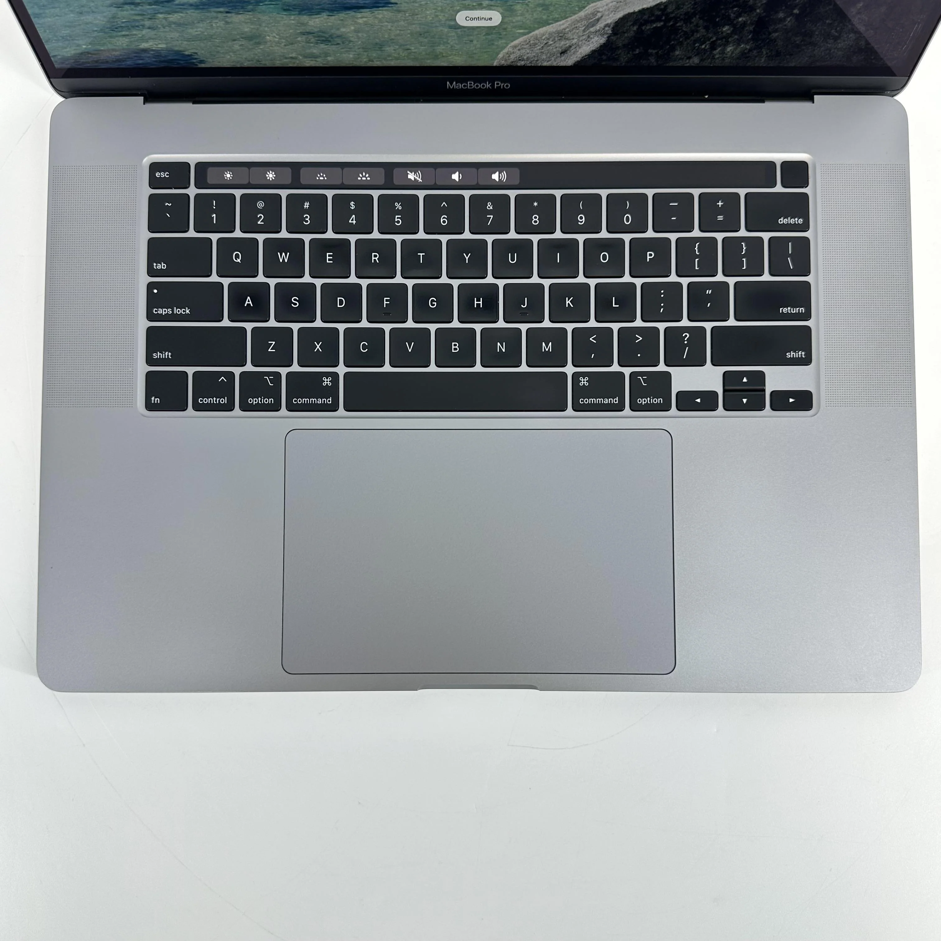Apple MacBook Pro 16 Touch Bar 2019 Space Gray 2.3 GHz Intel Core i9 9th Gen. 32GB RAM 1TB Solid State Drive AMD Radeon Pro 5500M 8 GB - Image 2
