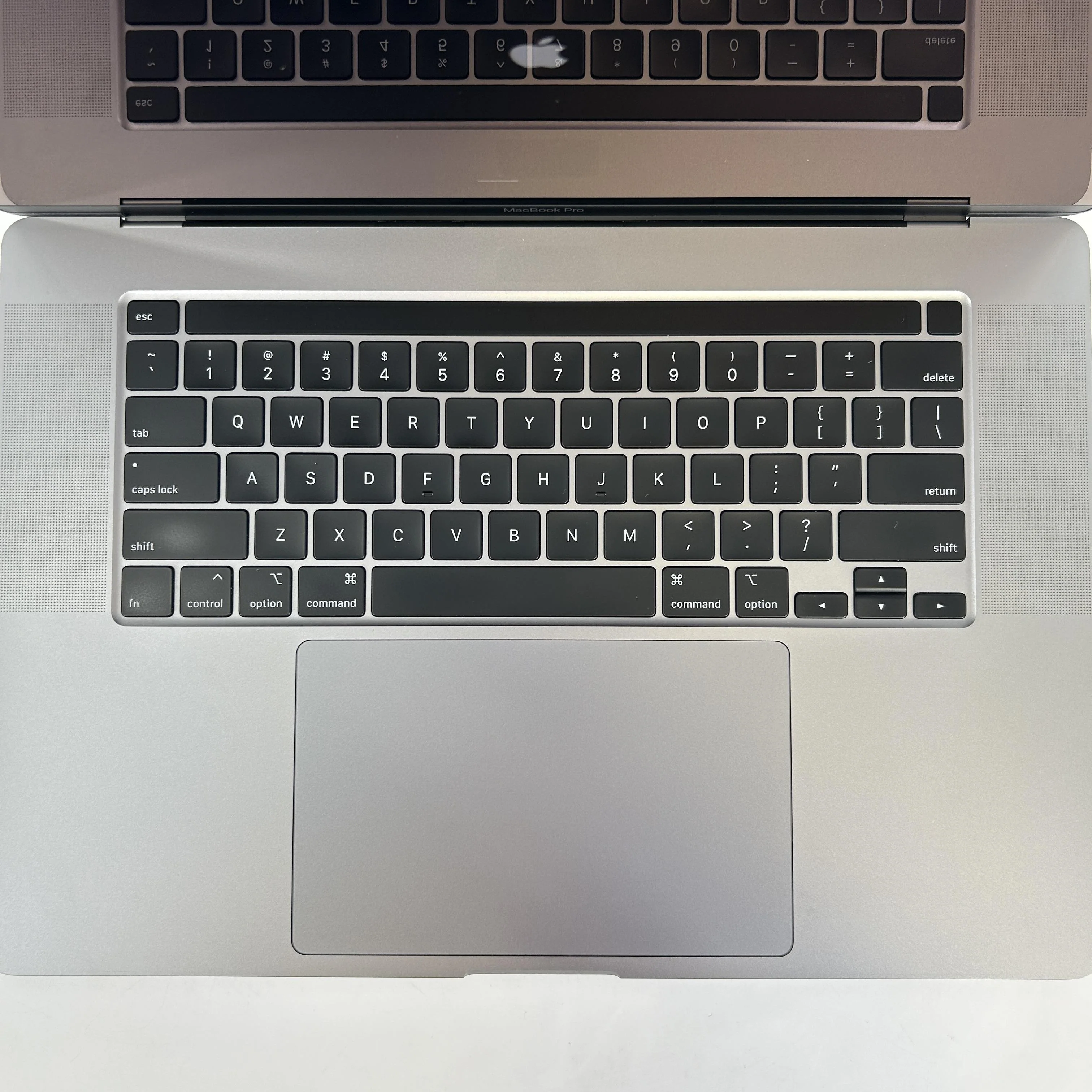 Apple MacBook Pro 16 Touch Bar 2019 Space Gray 2.3 GHz Intel Core i9 9th Gen. 64GB RAM 1TB Solid State Drive AMD Radeon Pro 5500M 8 GB - Image 2