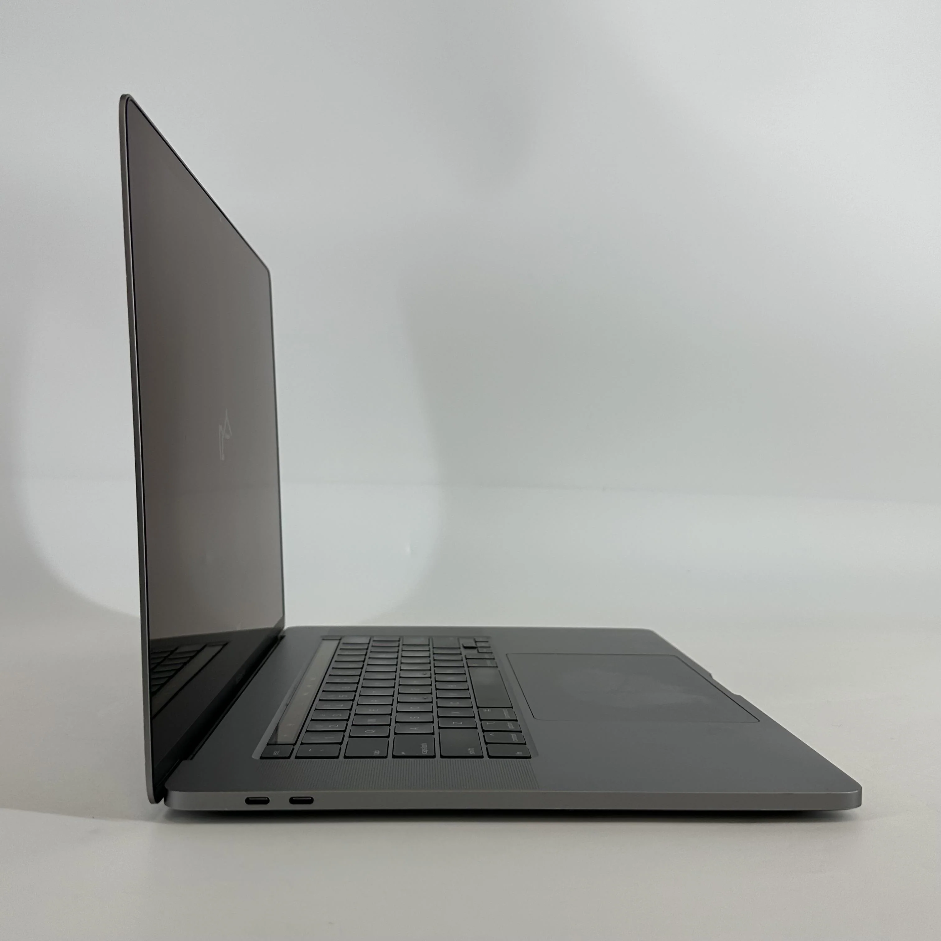 Apple MacBook Pro 16 Touch Bar 2019 Space Gray 2.4 GHz Intel Core i9 9th Gen. 32GB RAM 1TB Solid State Drive AMD Radeon Pro 5500M 8 GB - Image 4