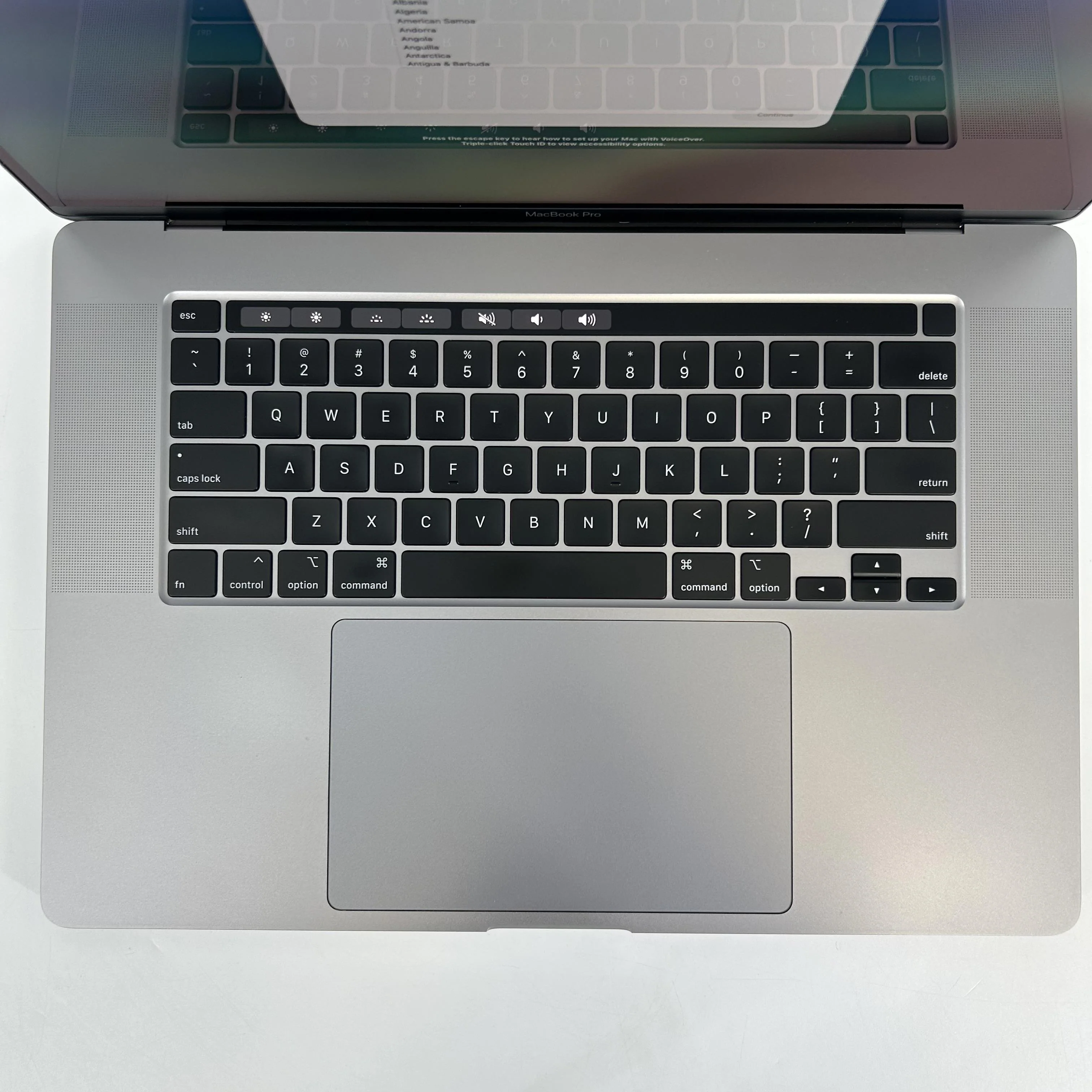 Apple MacBook Pro 16 Touch Bar 2019 Space Gray 2.4 GHz Intel Core i9 9th Gen. 32GB RAM 512GB Solid State Drive AMD Radeon Pro 5500M 4 GB - Image 2