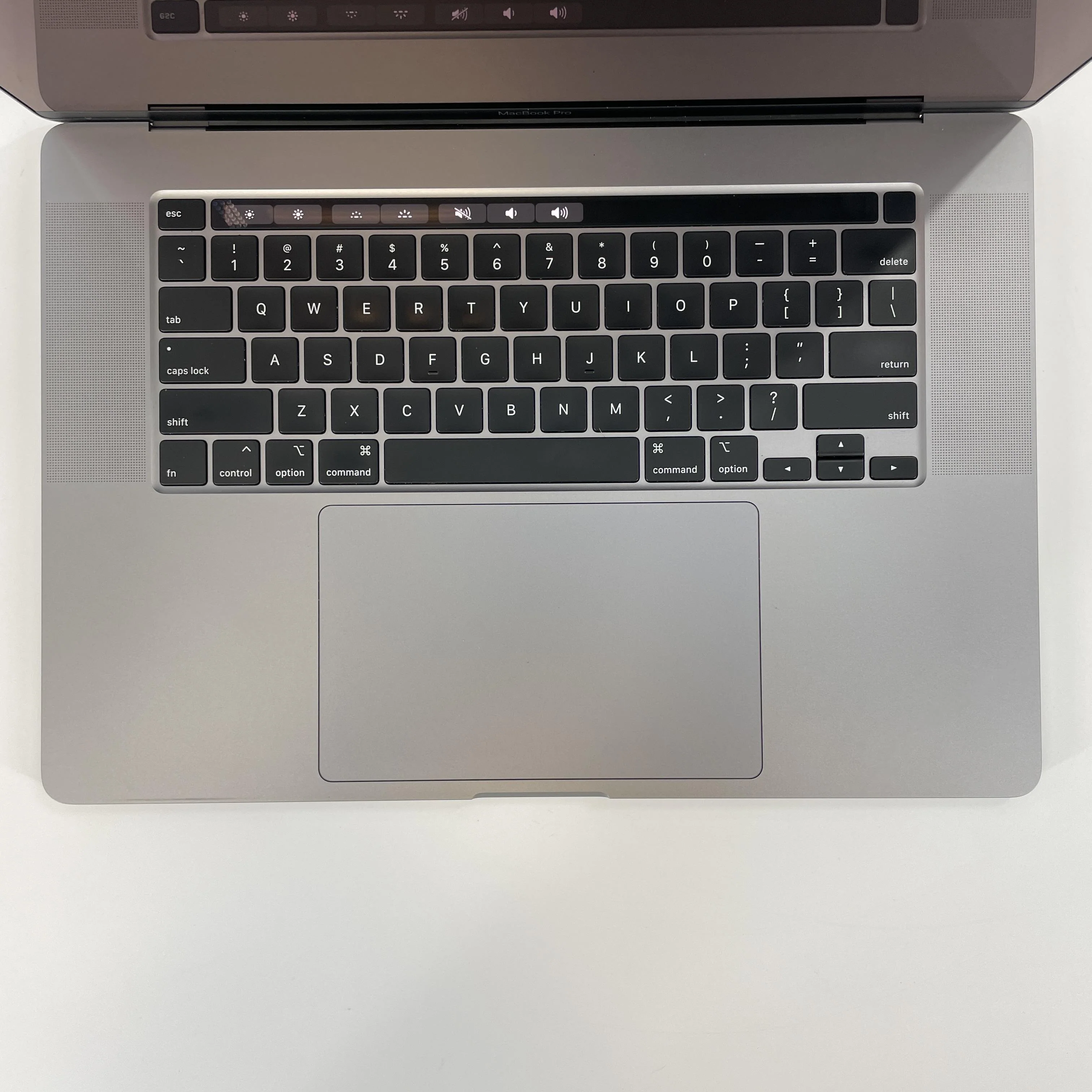 Apple MacBook Pro 16 Touch Bar 2019 Space Gray 2.6 GHz Intel Core i9 9th Gen. 16GB RAM 512GB Solid State Drive AMD Radeon Pro 5300M 4 GB - Image 2
