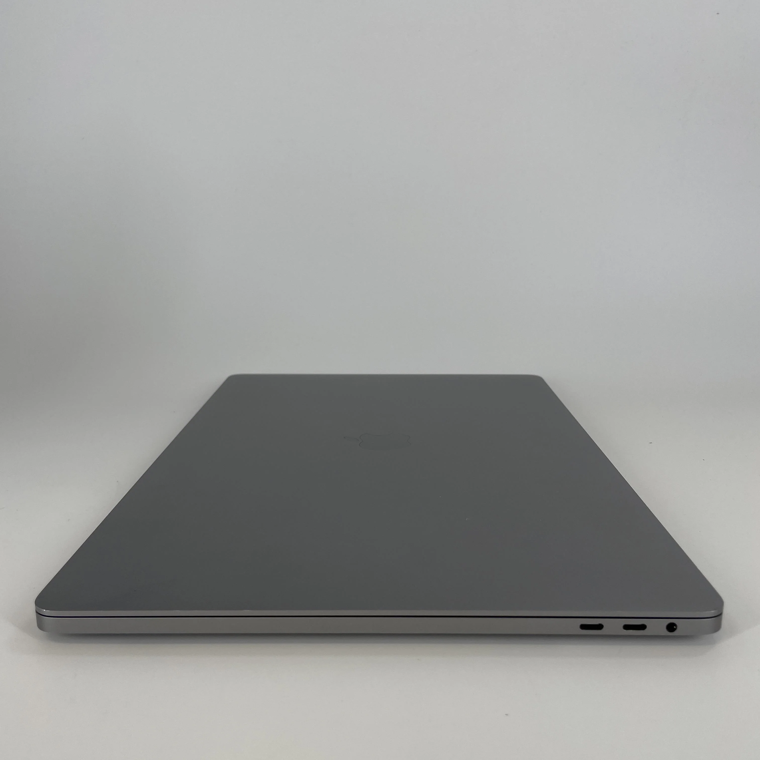 Apple MacBook Pro 16 Touch Bar 2019 Space Gray 2.6 GHz Intel Core i9 9th Gen. 16GB RAM 512GB Solid State Drive AMD Radeon Pro 5300M 4 GB - Image 8