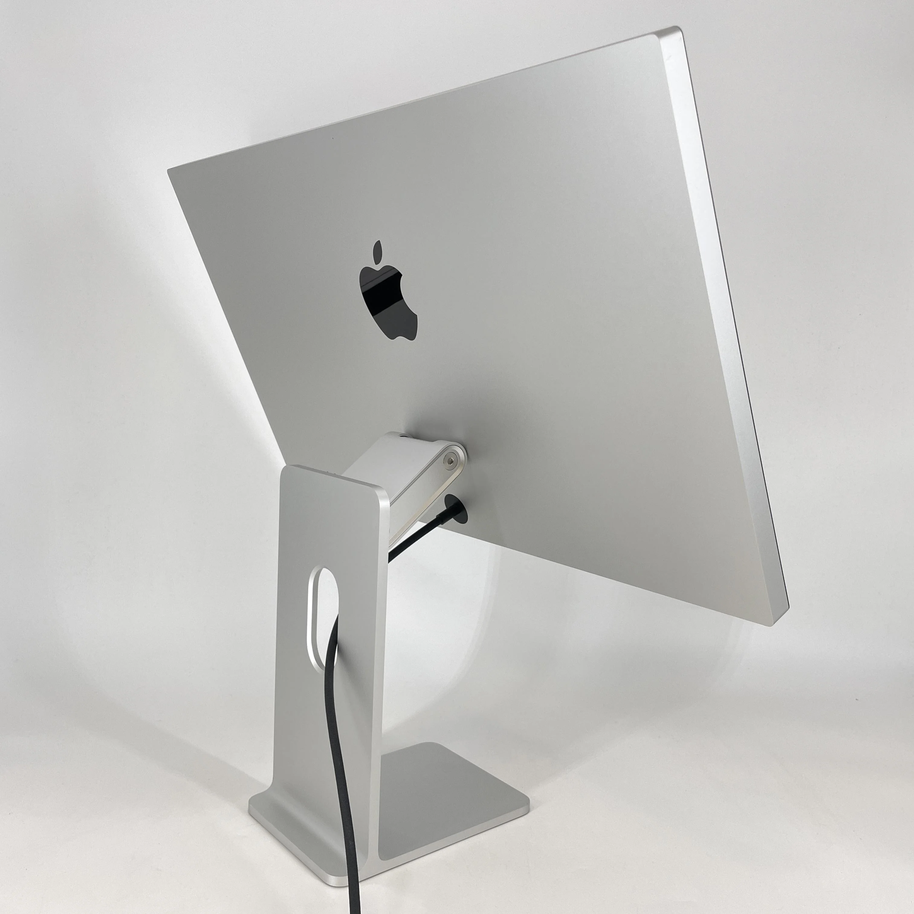 Apple Studio Display 27in 2022 Silver - Image 7