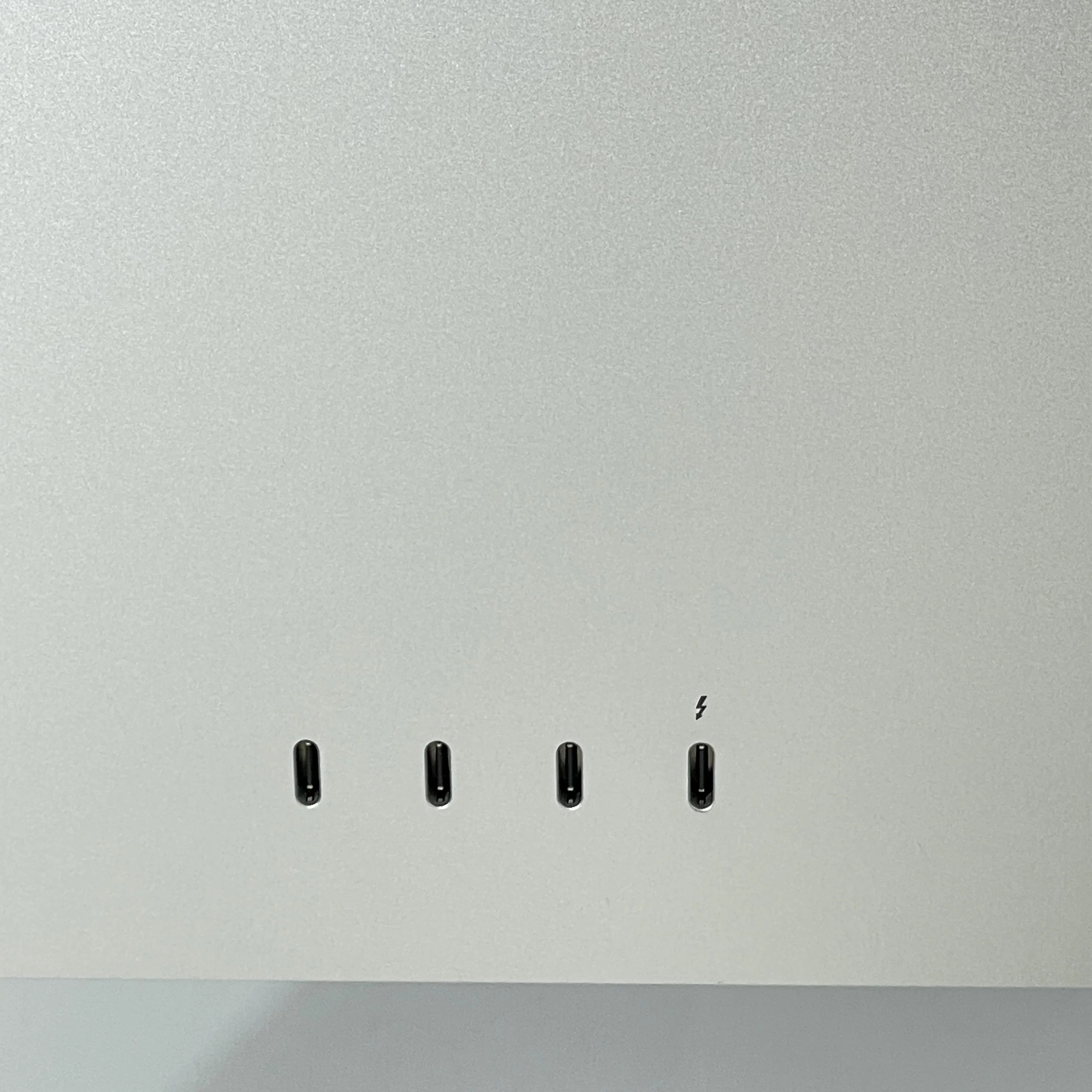 Apple Studio Display 27in 2022 Silver - Image 5