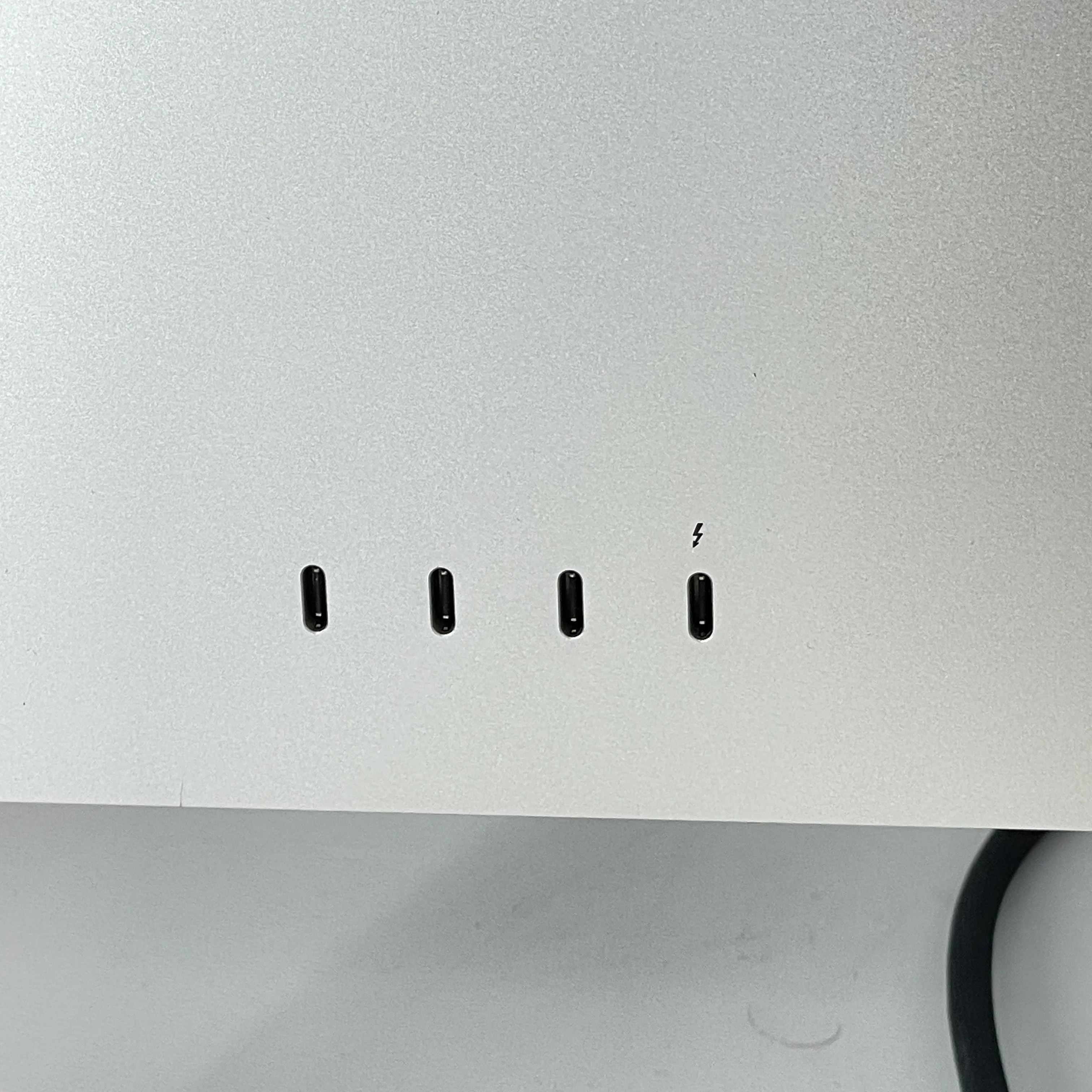 Apple Studio Display 27in 2022 Silver - Image 4