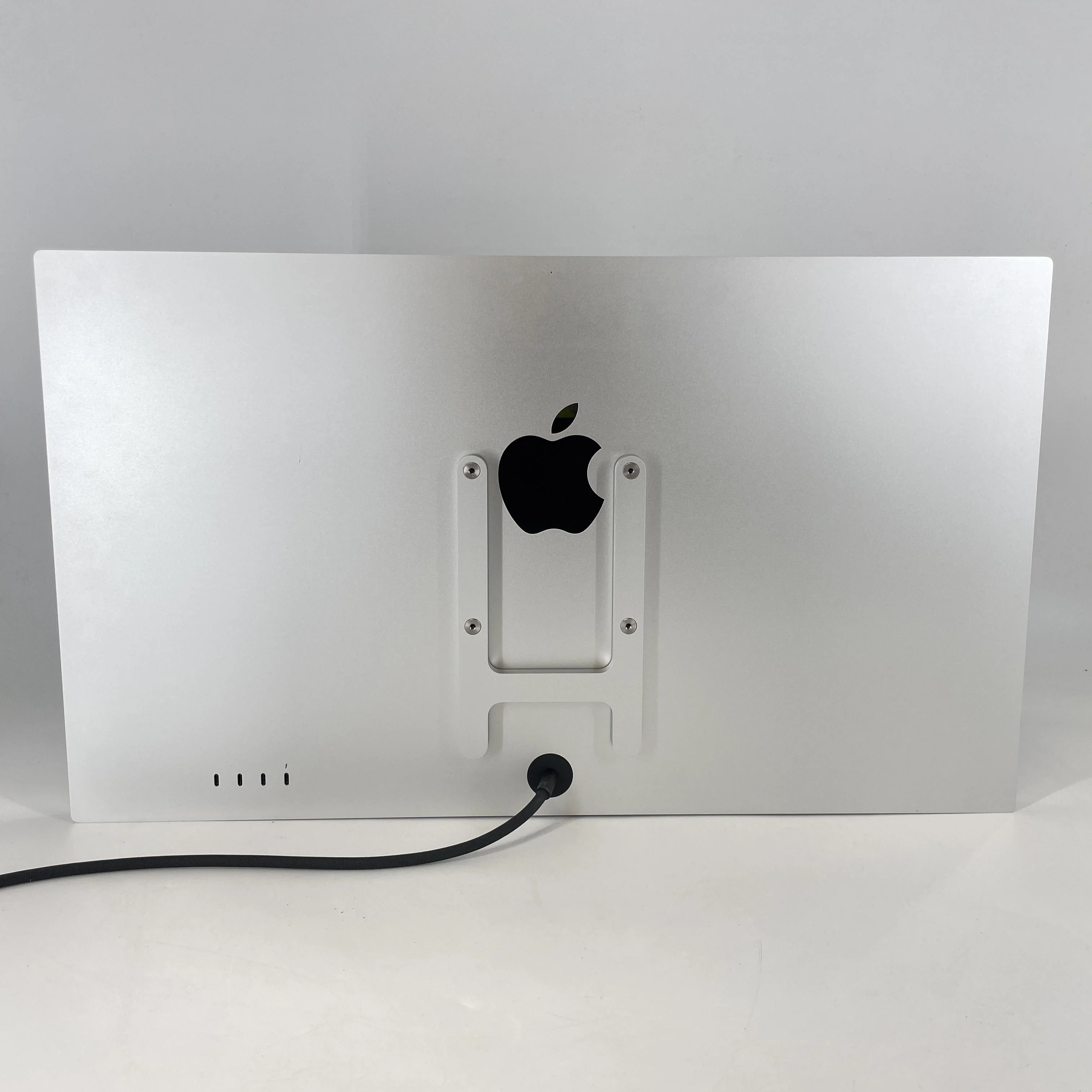 Apple Studio Display 27in 2022 Silver - Image 4