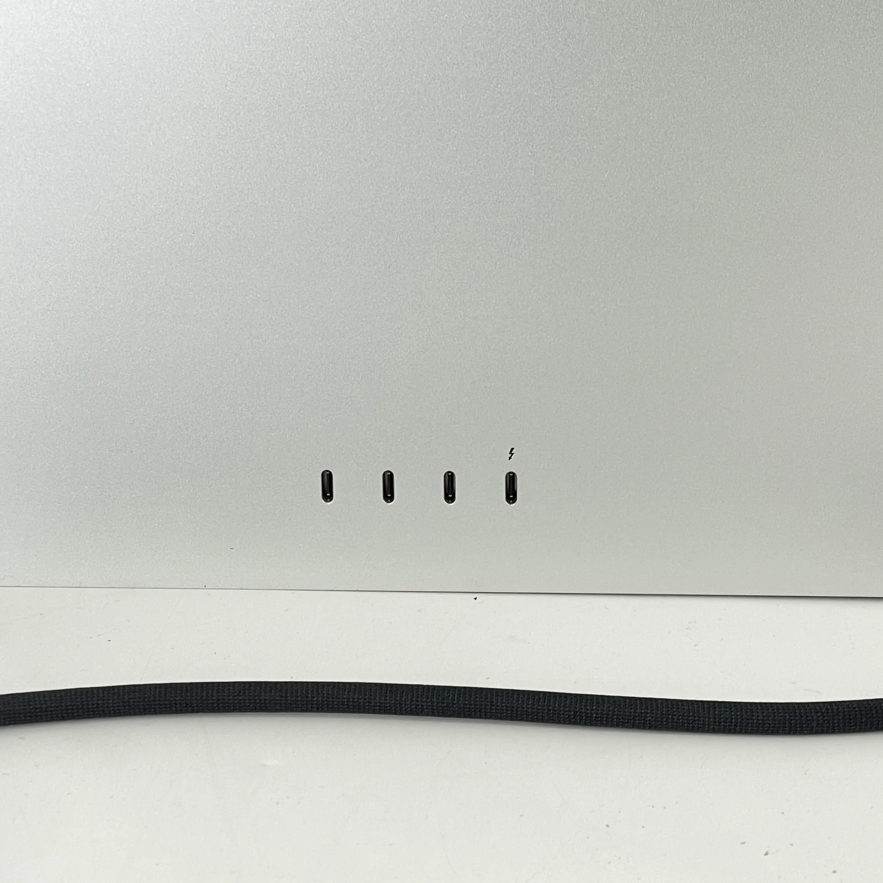Apple Studio Display 27in 2022 Silver - Image 5