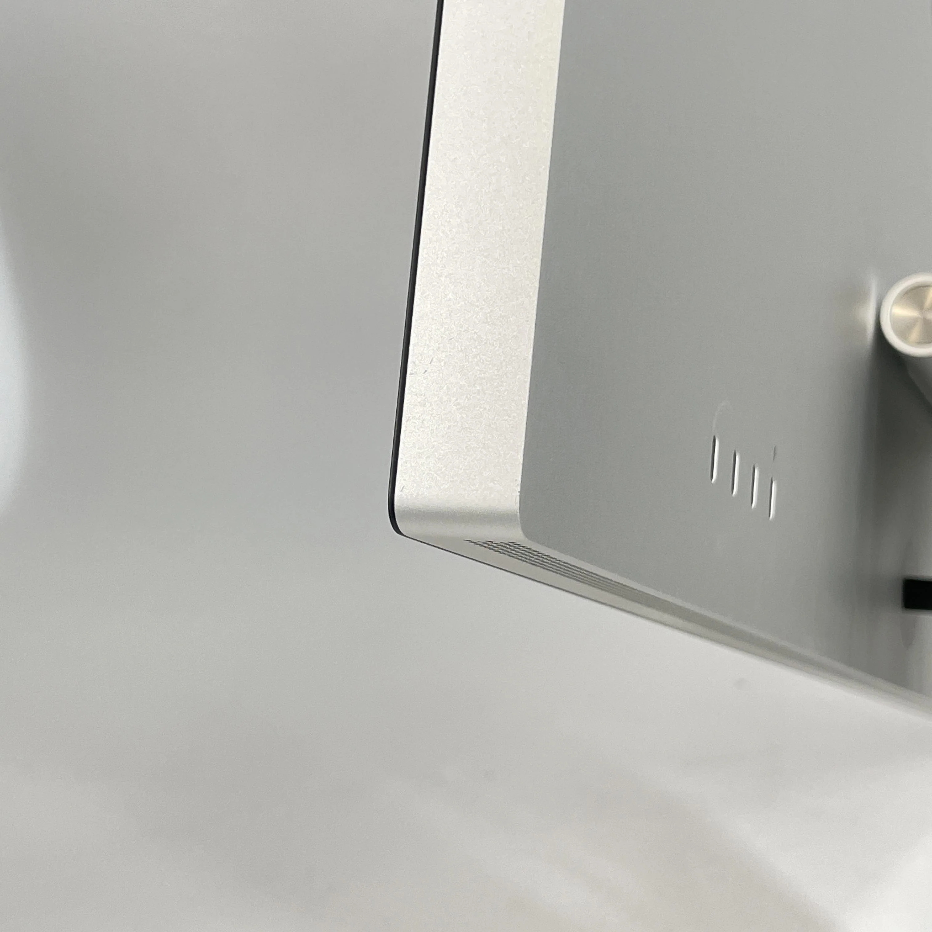 Apple Studio Display 27in 2022 Silver - Image 5