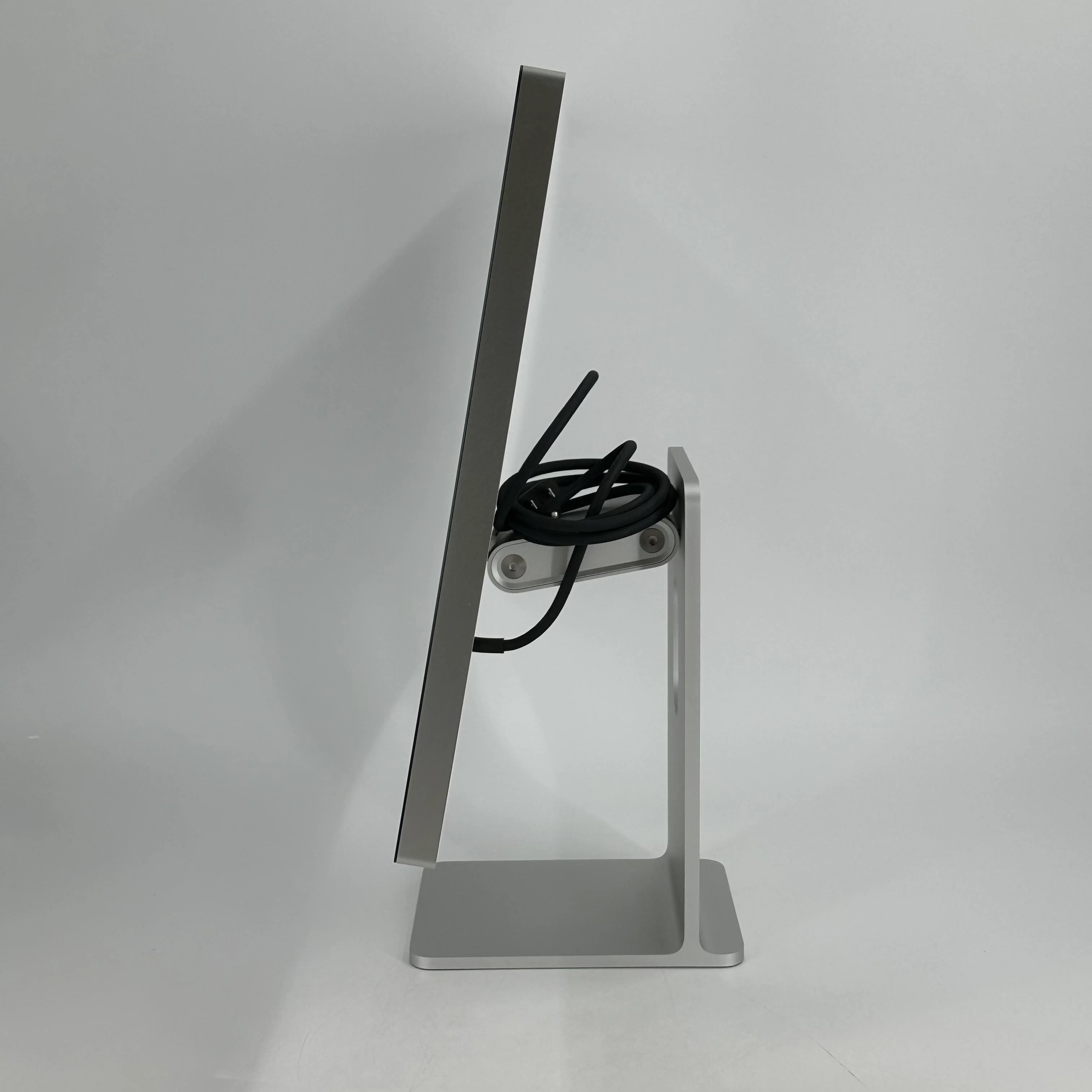 Apple Studio Display 27in 2022 Silver - Image 3