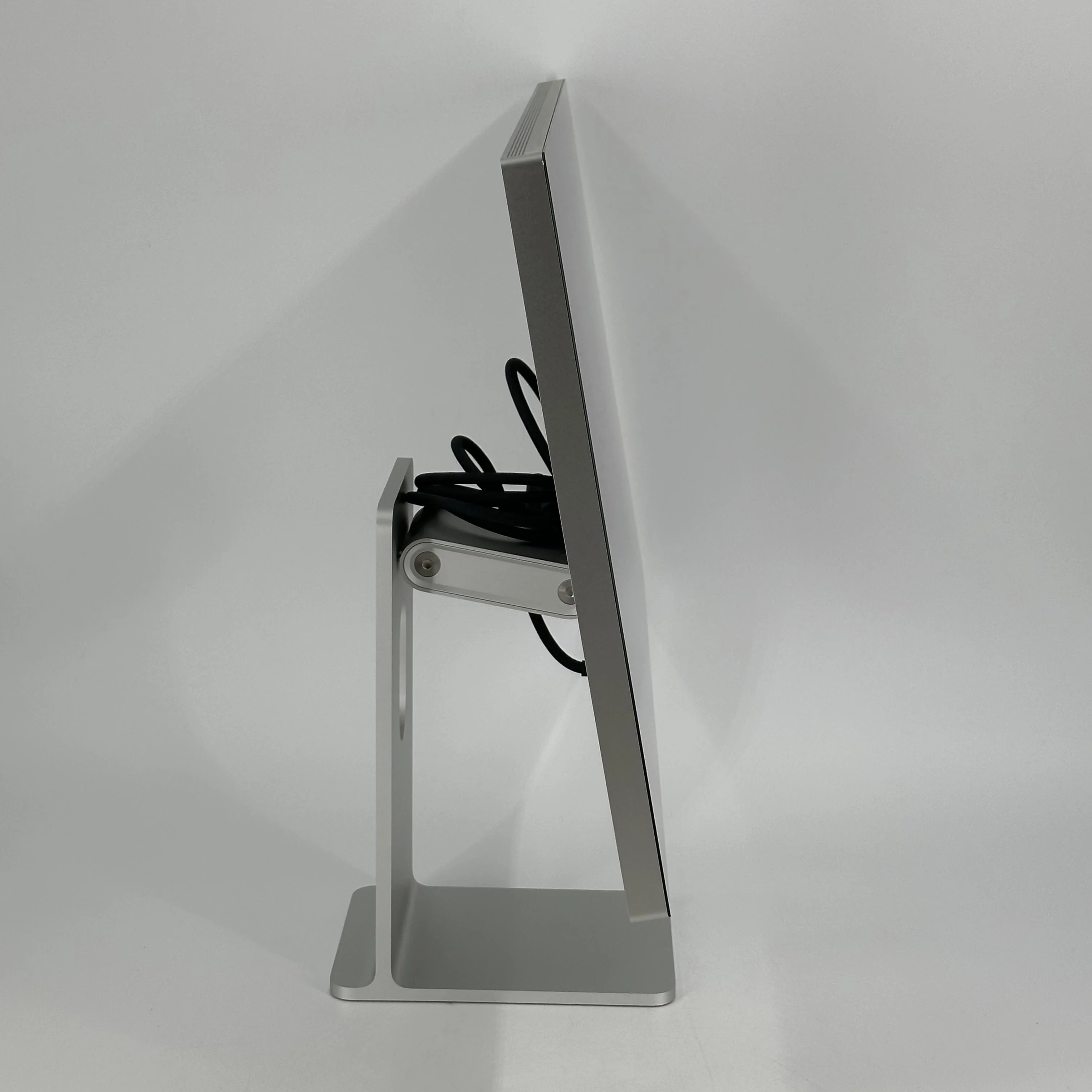 Apple Studio Display 27in 2022 Silver - Image 6
