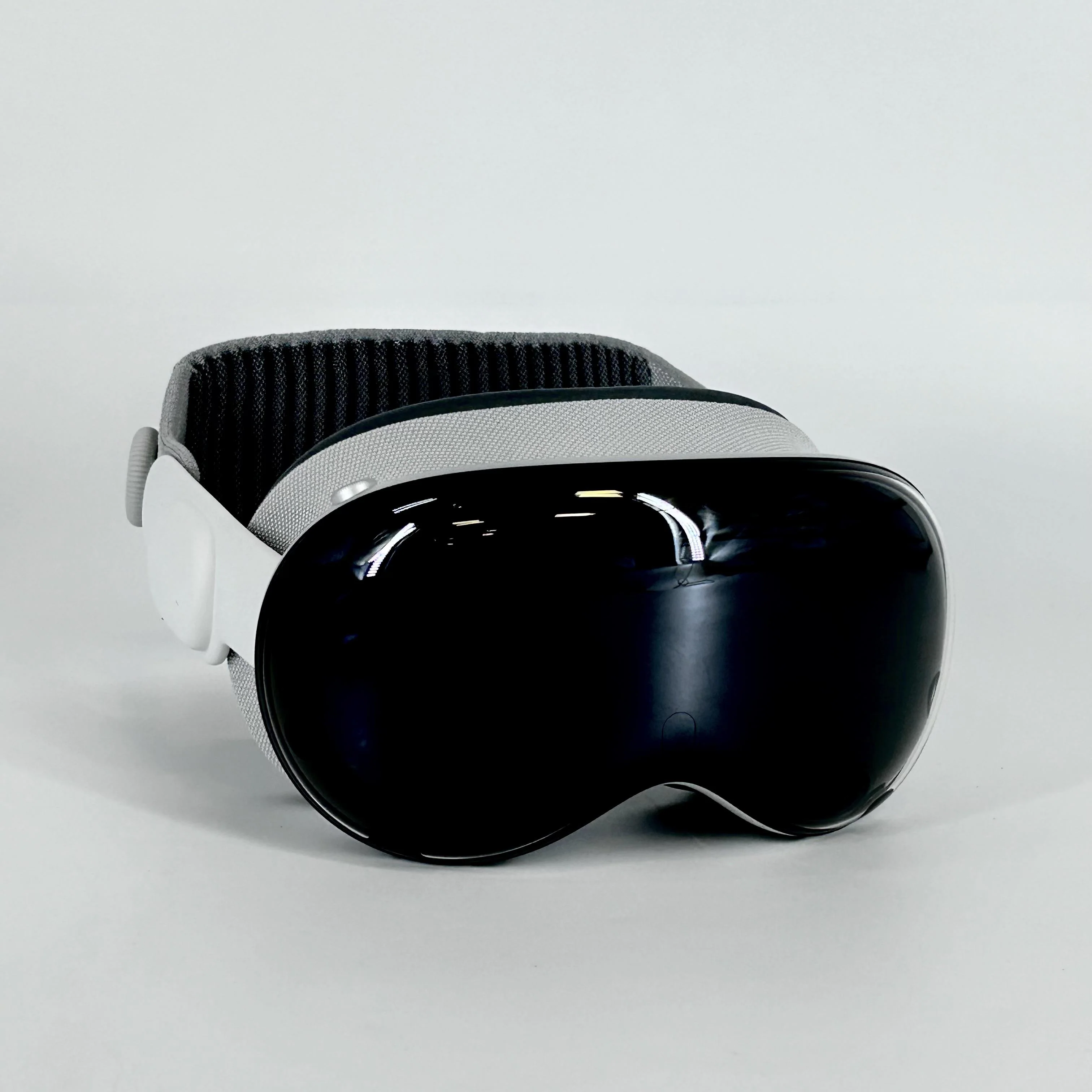 Apple Vision Pro 256GB - Image 2