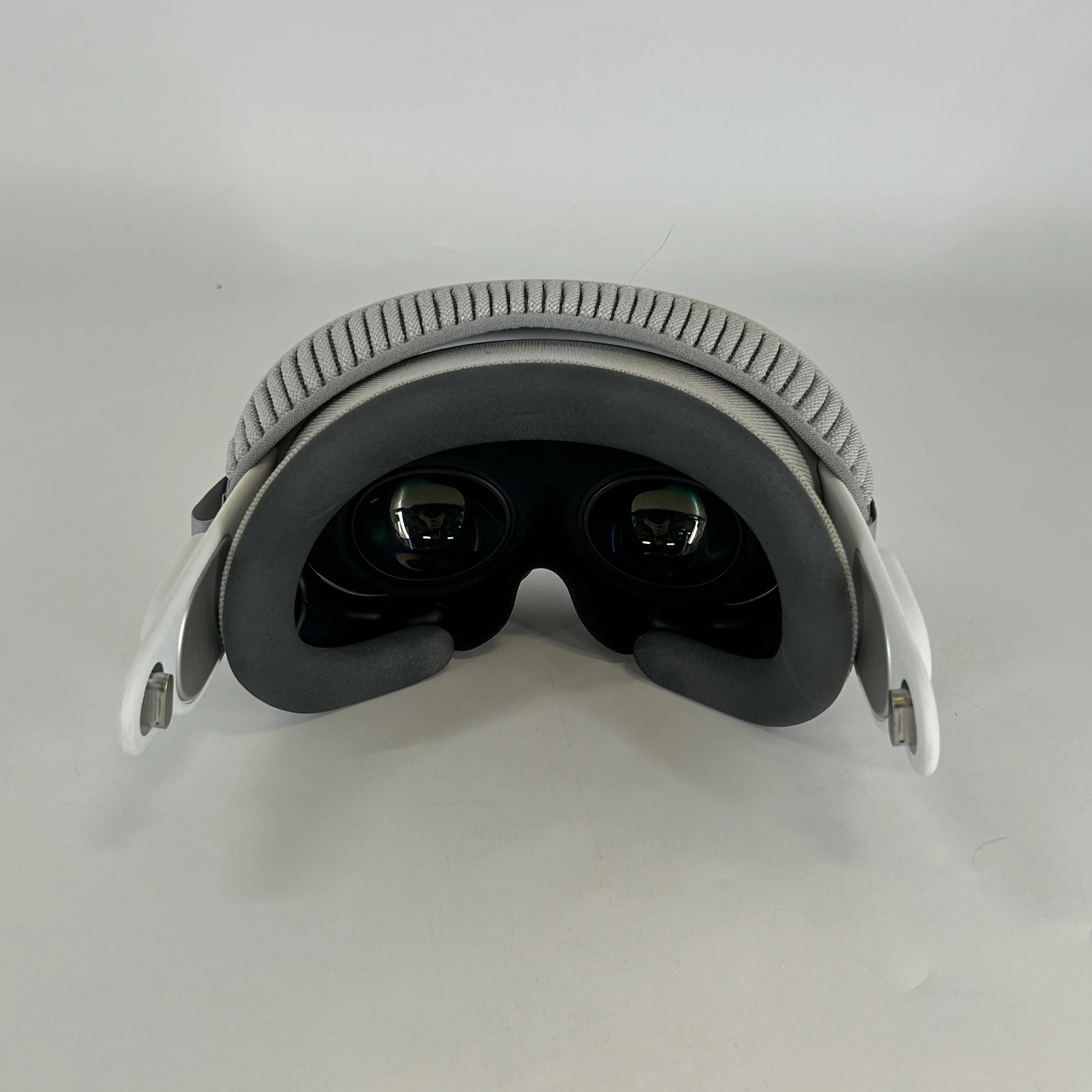 Apple Vision Pro 256GB - Image 7