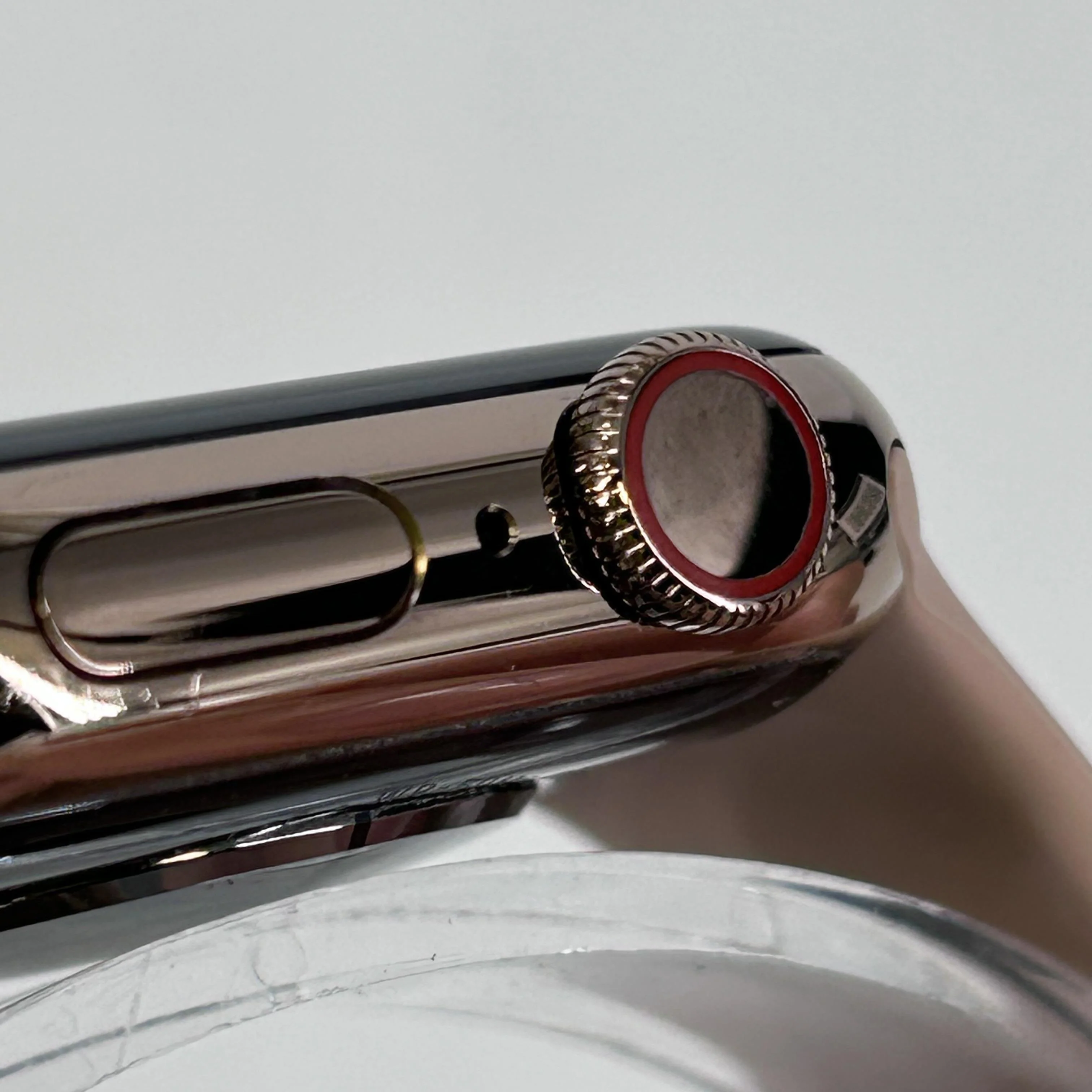 Apple Watch (Series 5) 40mm Gold Unlocked 32GB - Image 9
