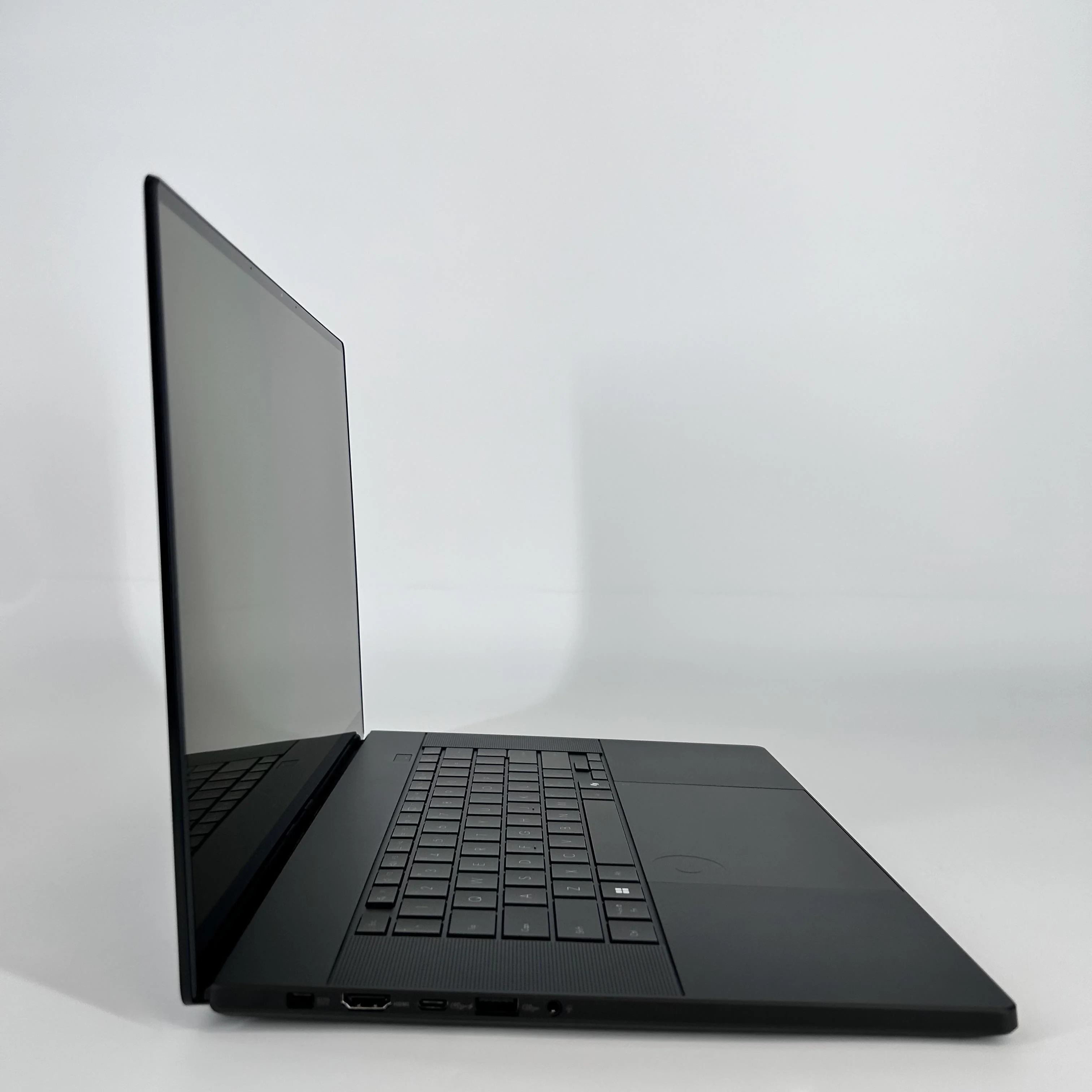 Asus ProArt P16 Black 2.0 GHz AMD Ryzen AI 9 HX 370 32GB RAM 2TB Solid State Drive 256GB Solid State Drive NVIDIA GeForce RTX 5070 8 GB - Image 3