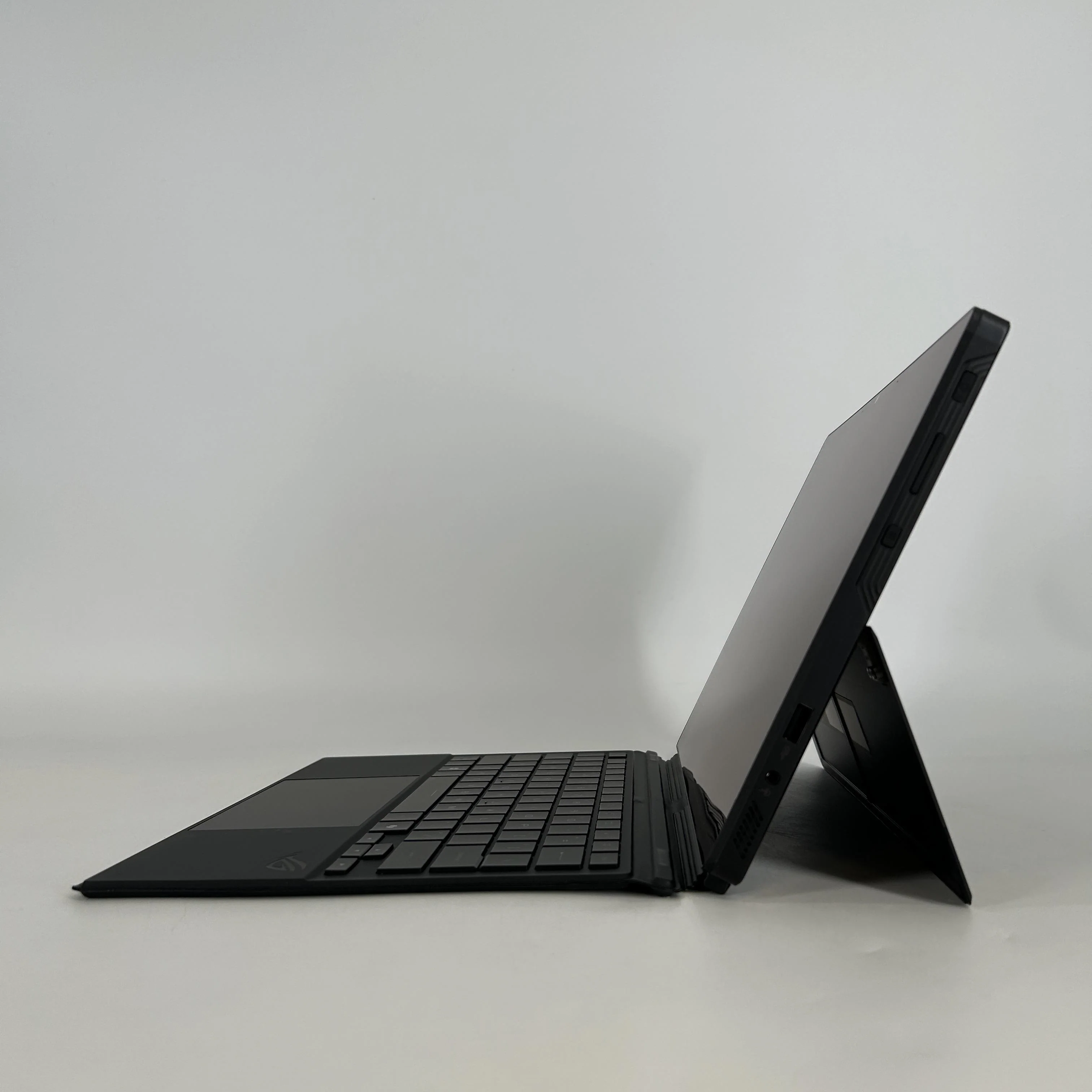 Asus ROG Flow Z13 GZ302 13.4 Black 3.0 GHz AMD Ryzen AI MAX+ 395 128GB RAM 1TB Solid State Drive - Image 3
