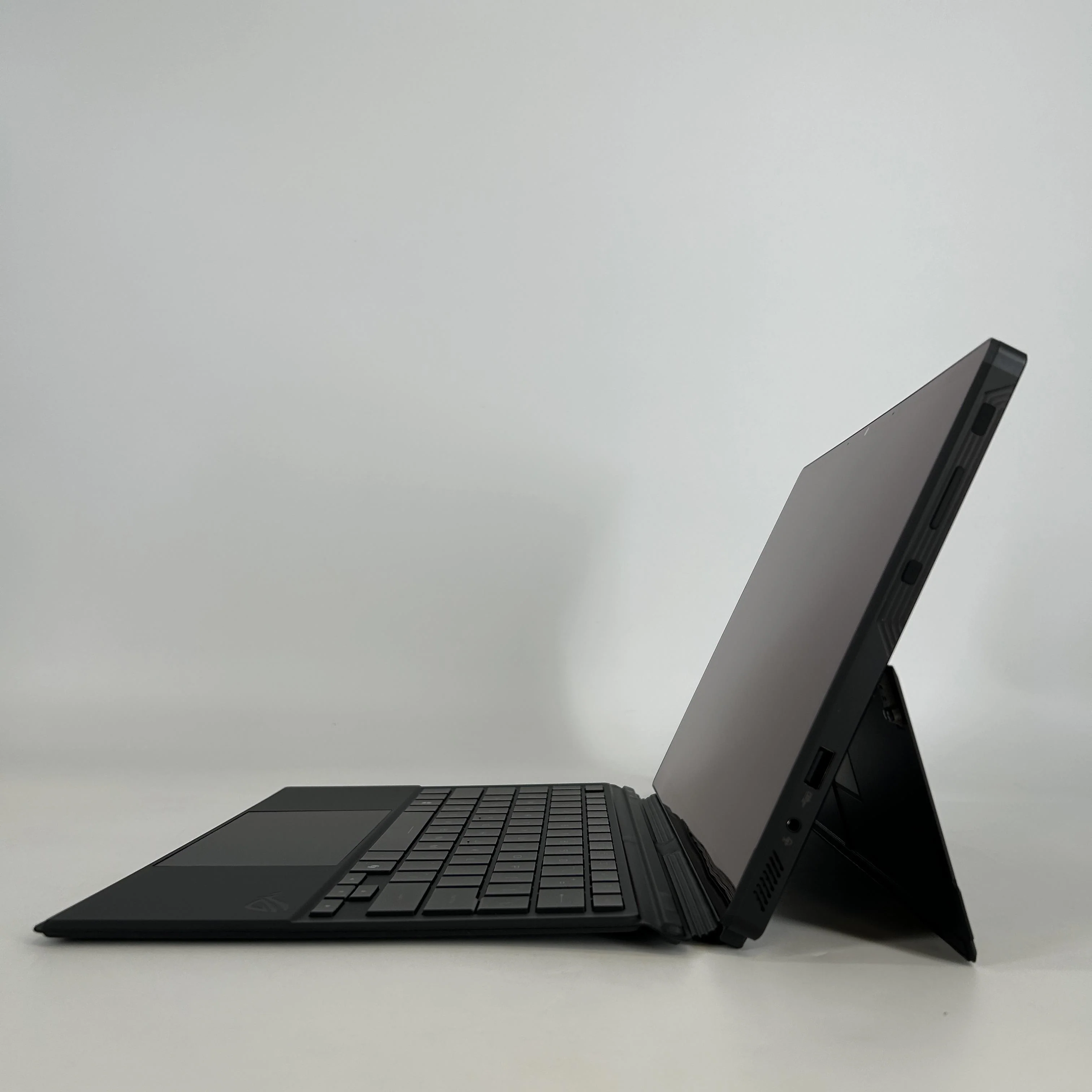 Asus ROG Flow Z13 GZ302 13.4 Black 3.0 GHz AMD Ryzen AI MAX+ 395 128GB RAM 2TB Solid State Drive - Image 3