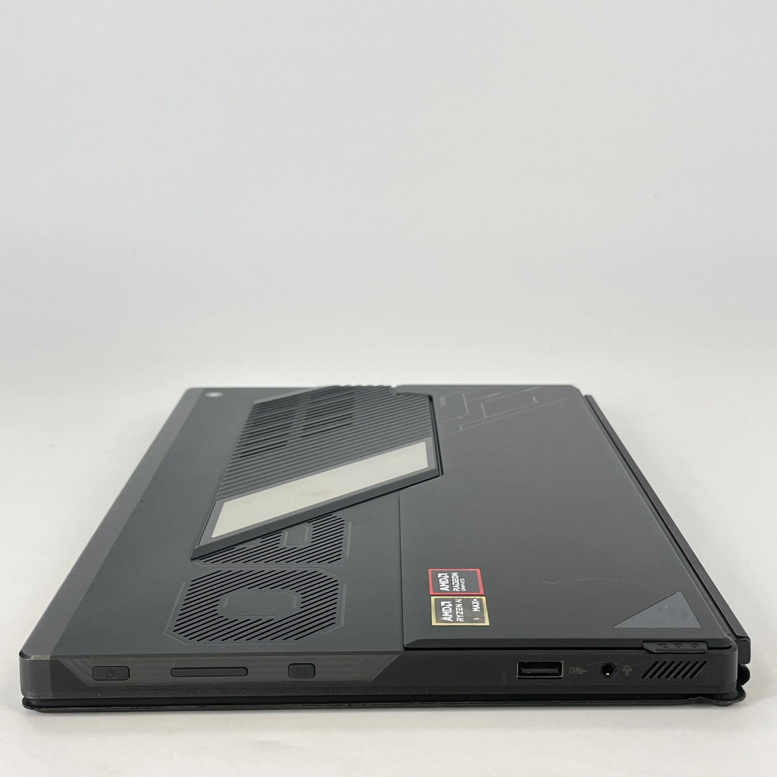 Asus ROG Flow Z13 GZ302 13.4 Black 3.0 GHz AMD Ryzen AI MAX+ 395 32GB RAM 1TB Solid State Drive - Image 7